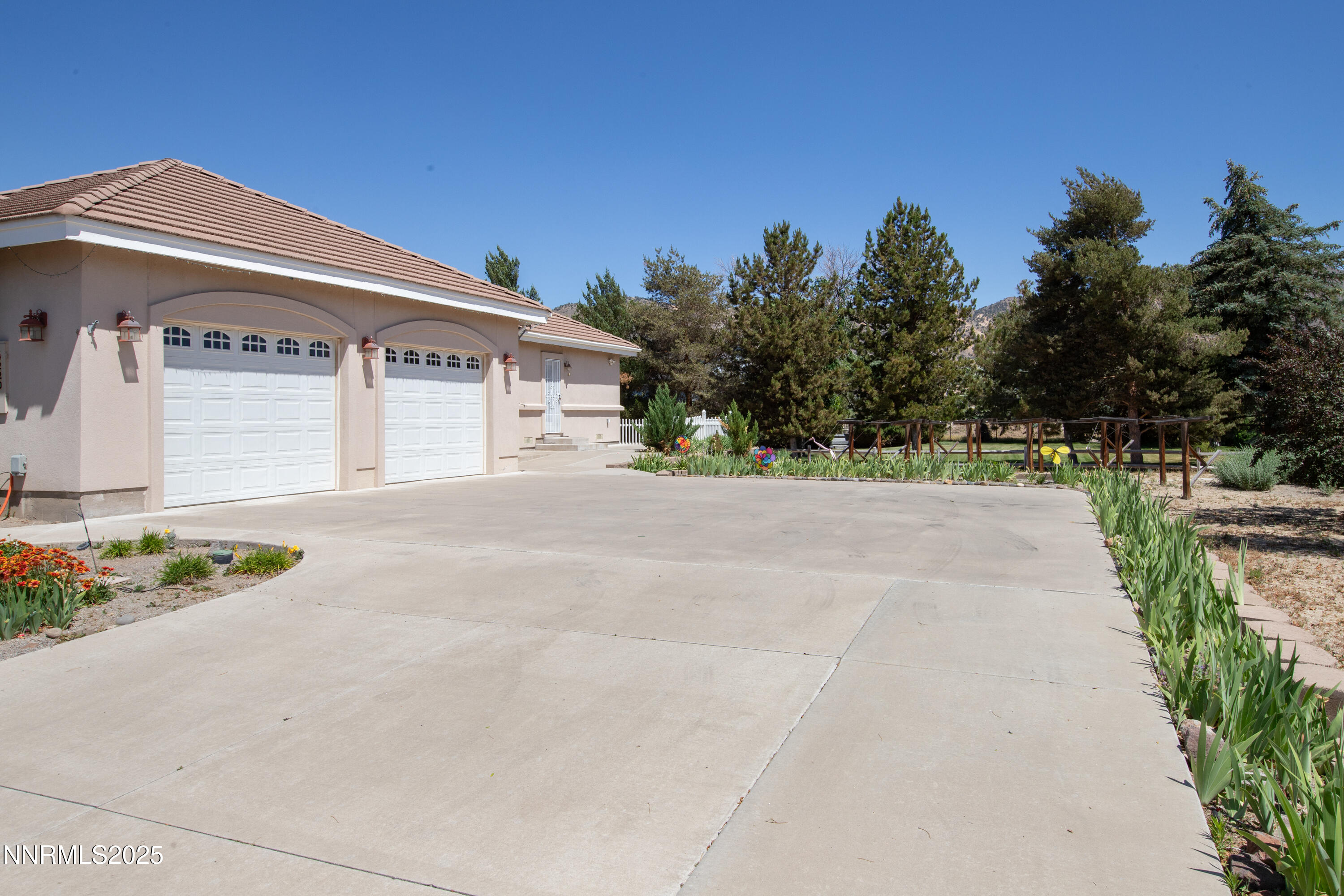 4220 W Hidden Valley Drive Property Photo 3