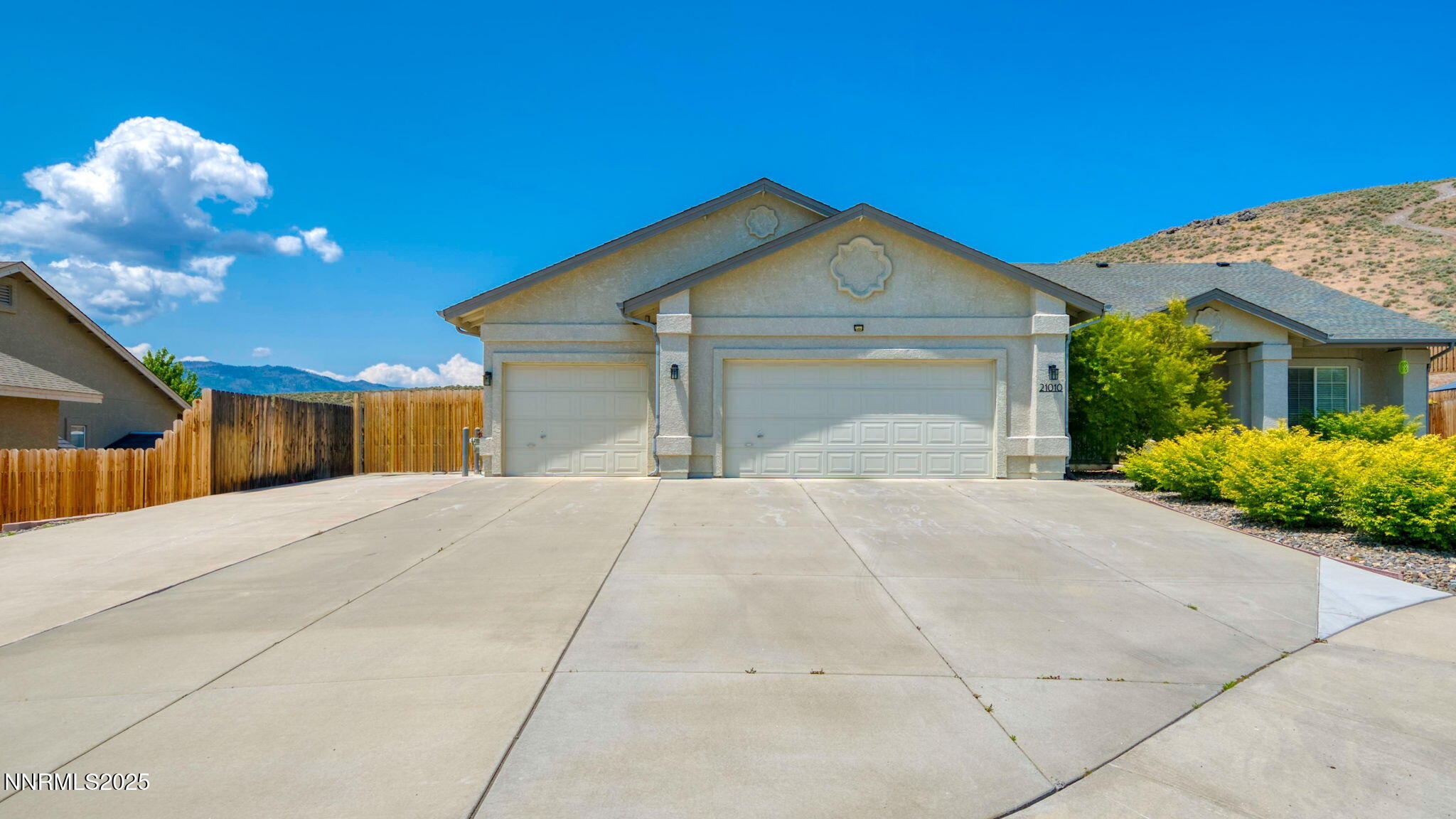 21010 9 Mile Court Property Photo 6