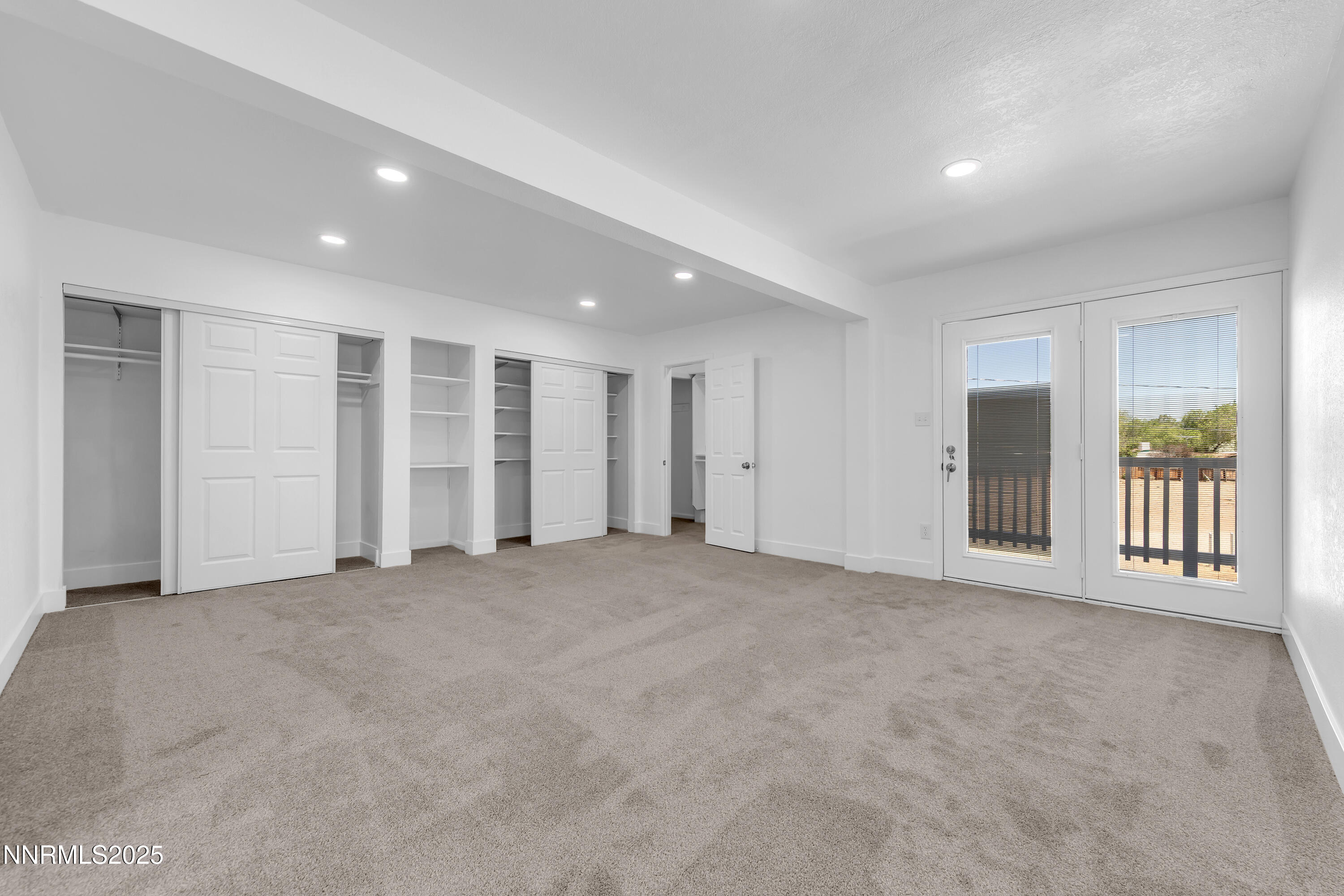 2610 E Nye Lane Property Photo 14