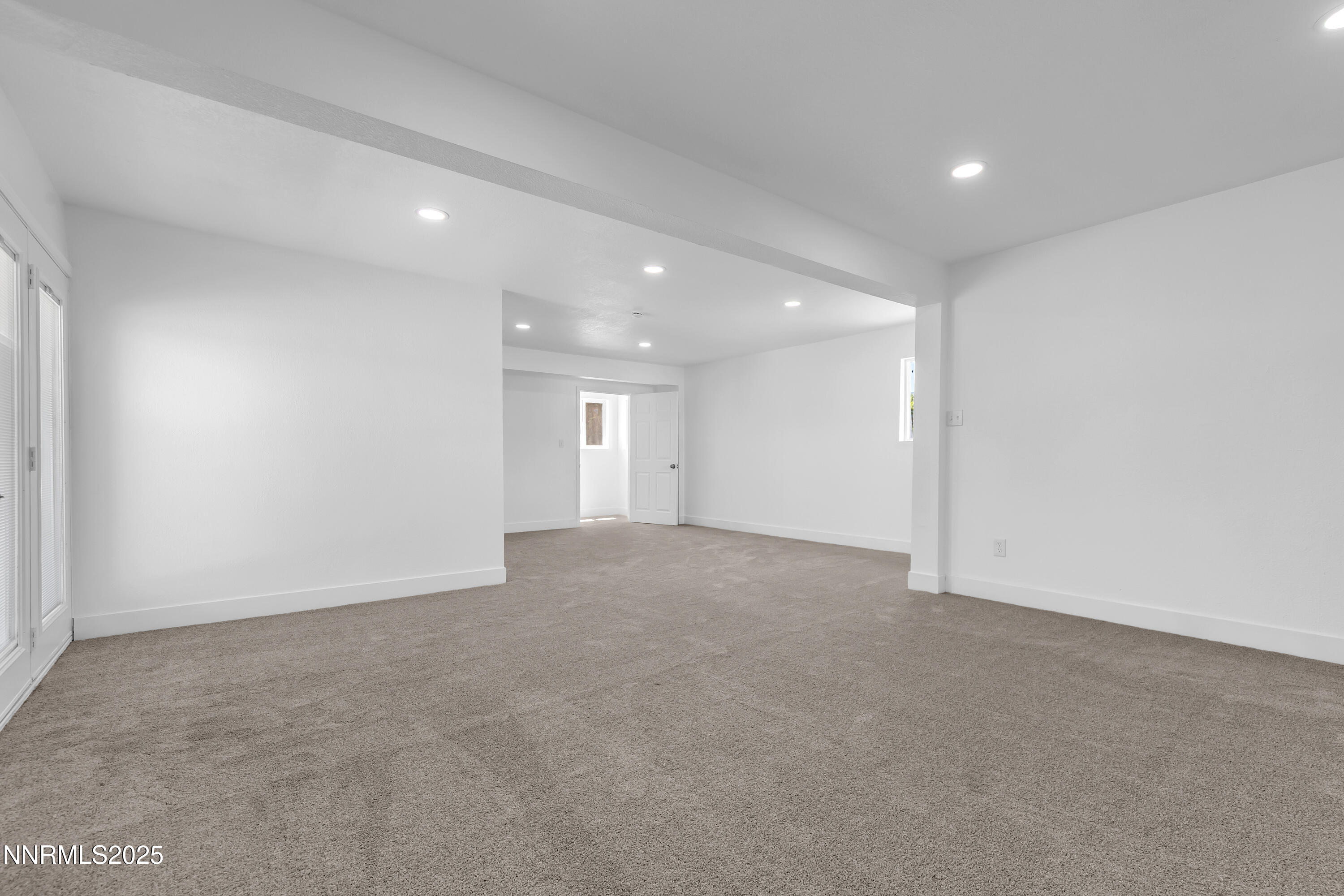 2610 E Nye Lane Property Photo 15