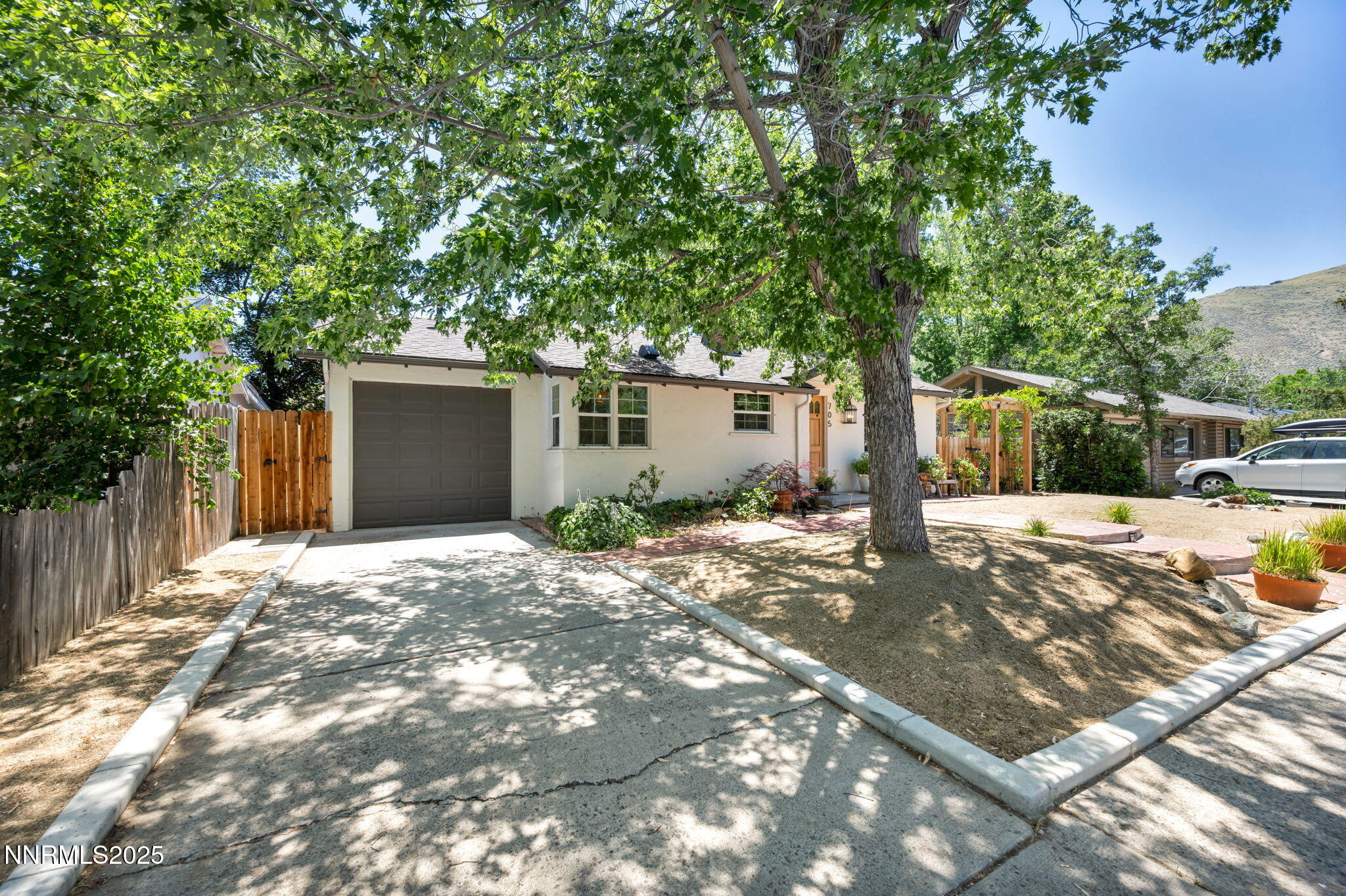 705 Elm Street Property Photo 2
