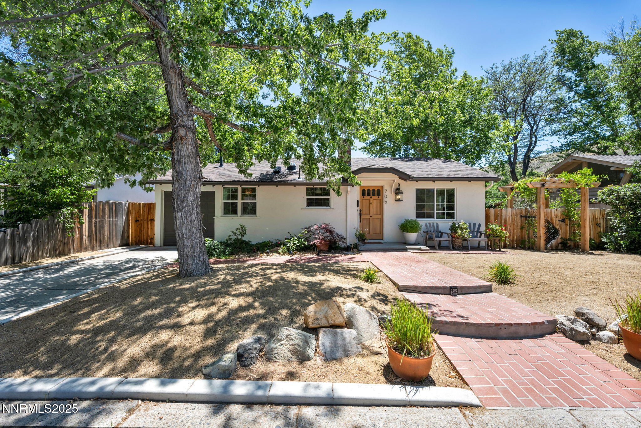 705 Elm Street Property Photo 4