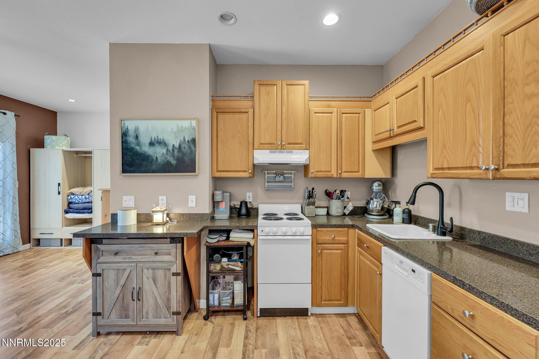 1236 Victorian Plaza Circle Property Photo 2