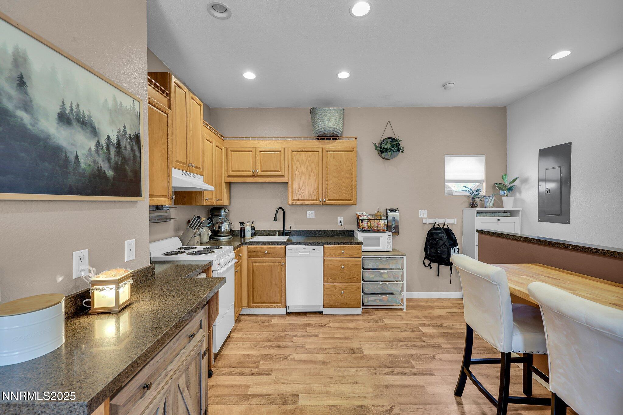 1236 Victorian Plaza Circle Property Photo 3