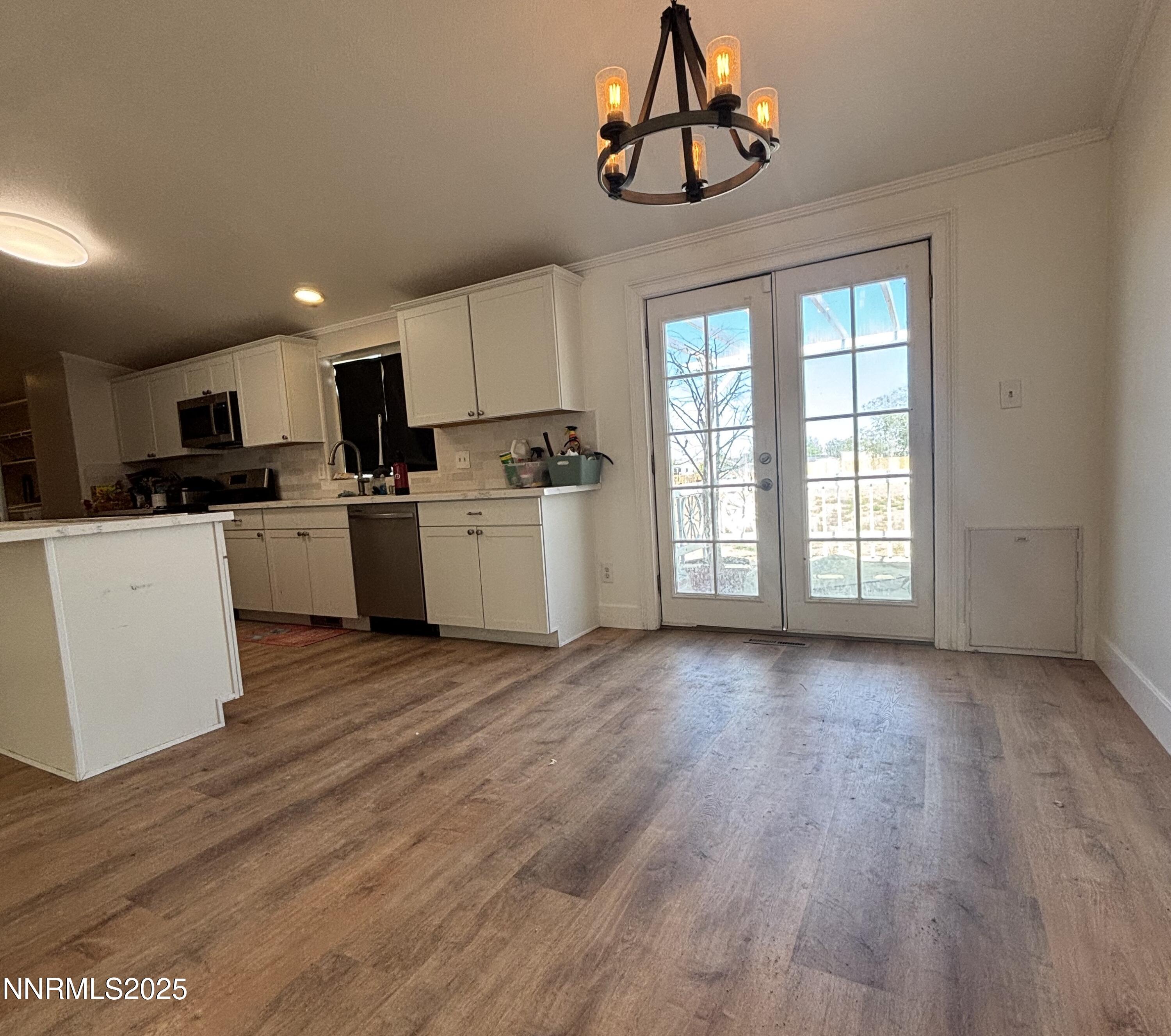 3810 Amber Street Property Photo 5