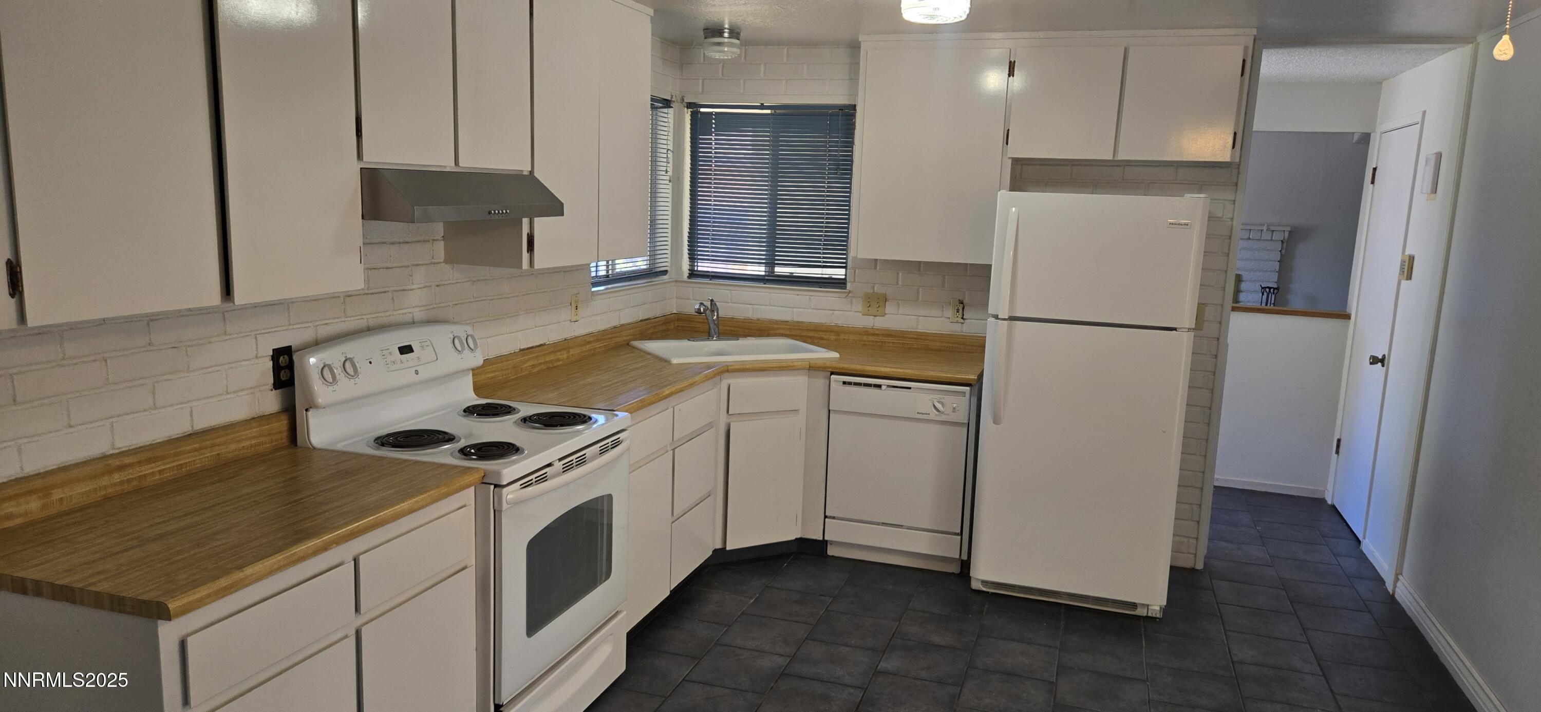 1930 Sunland Drive Property Photo 10