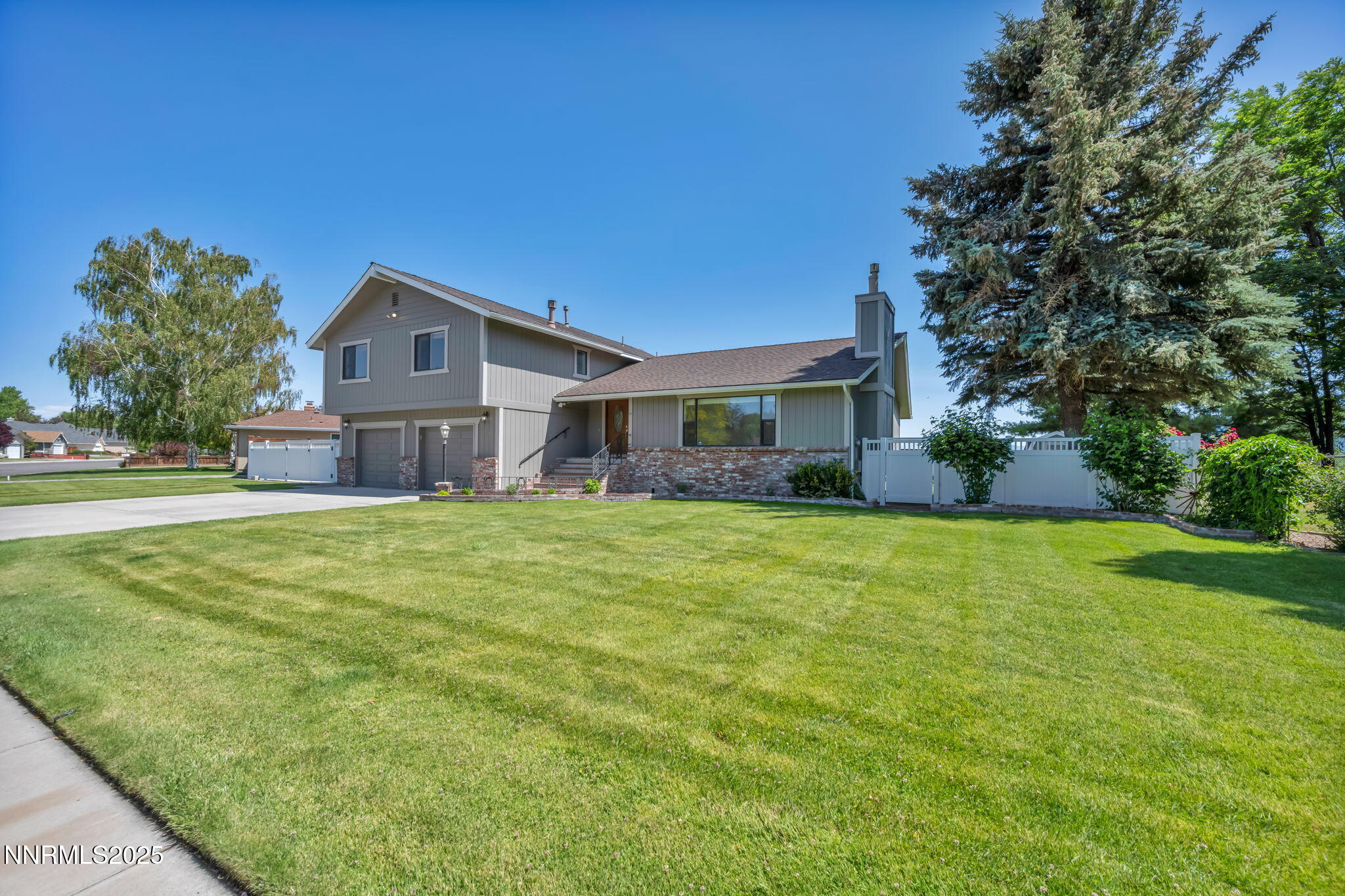 1663 Mackland Avenue Property Photo 1