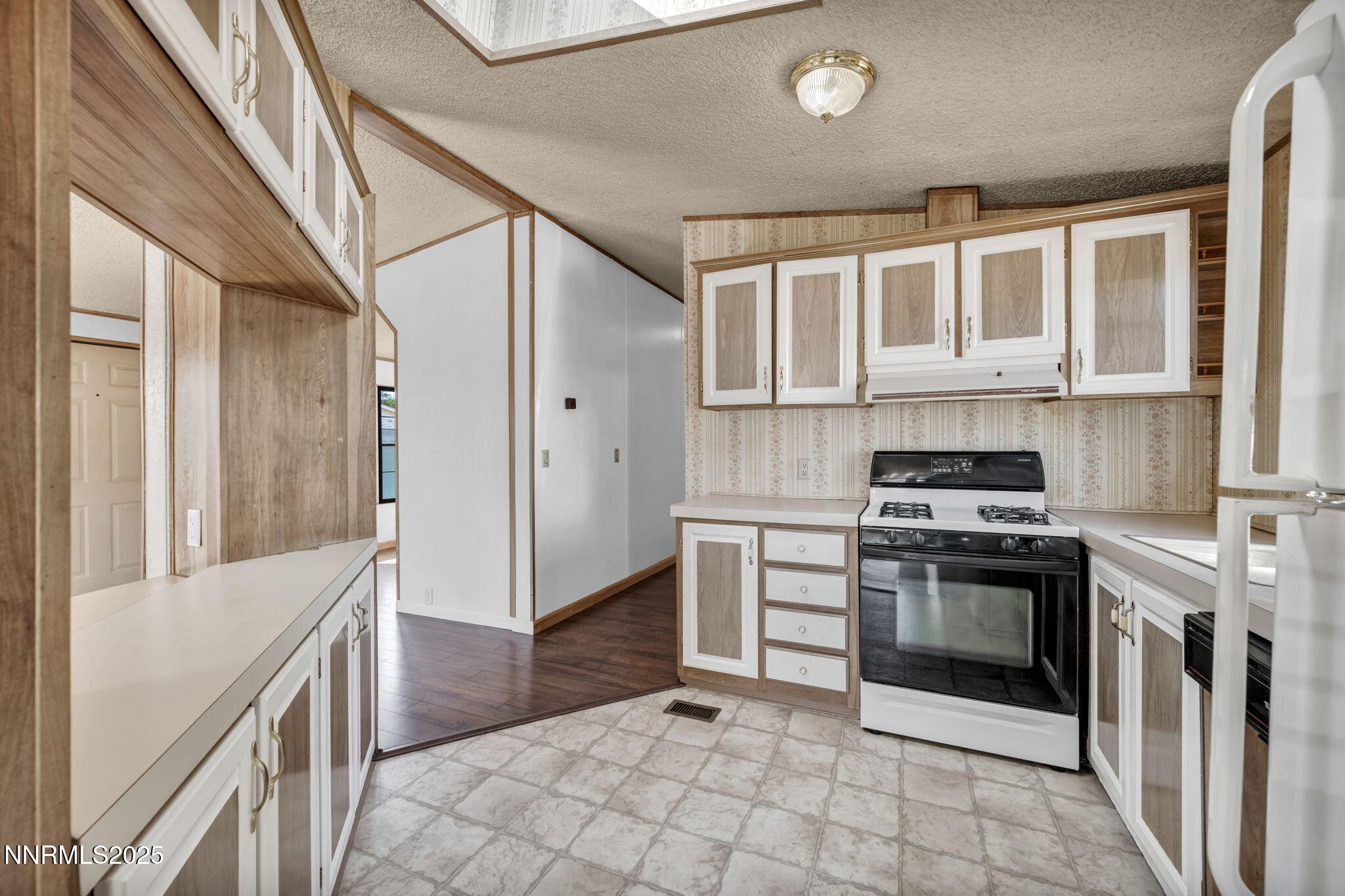 1155 Denise Circle Property Photo 6