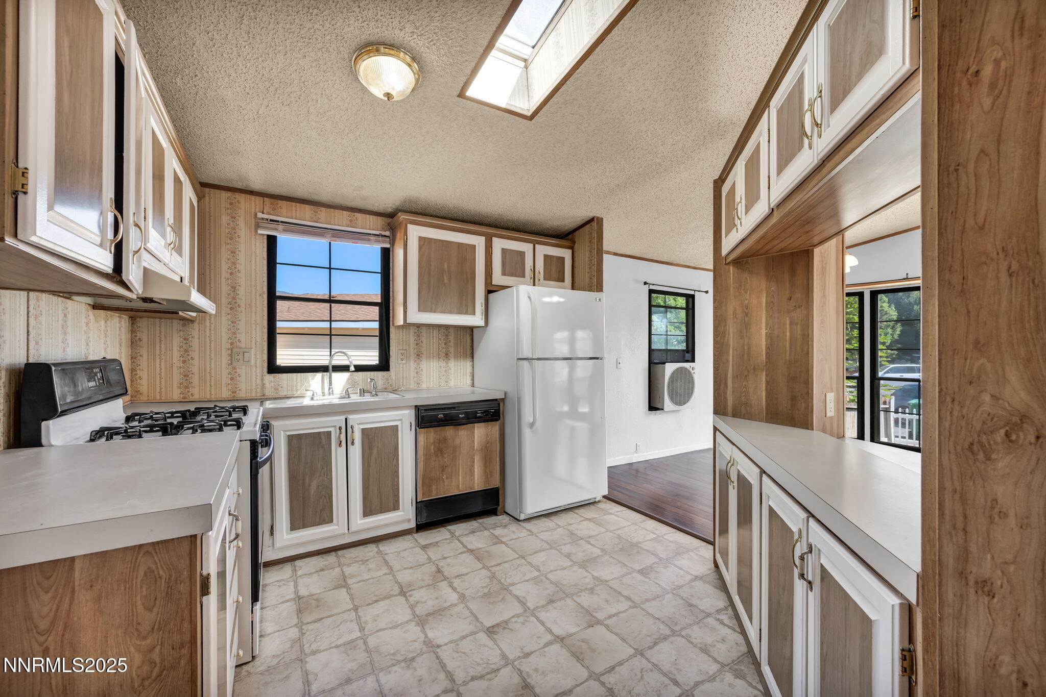 1155 Denise Circle Property Photo 7