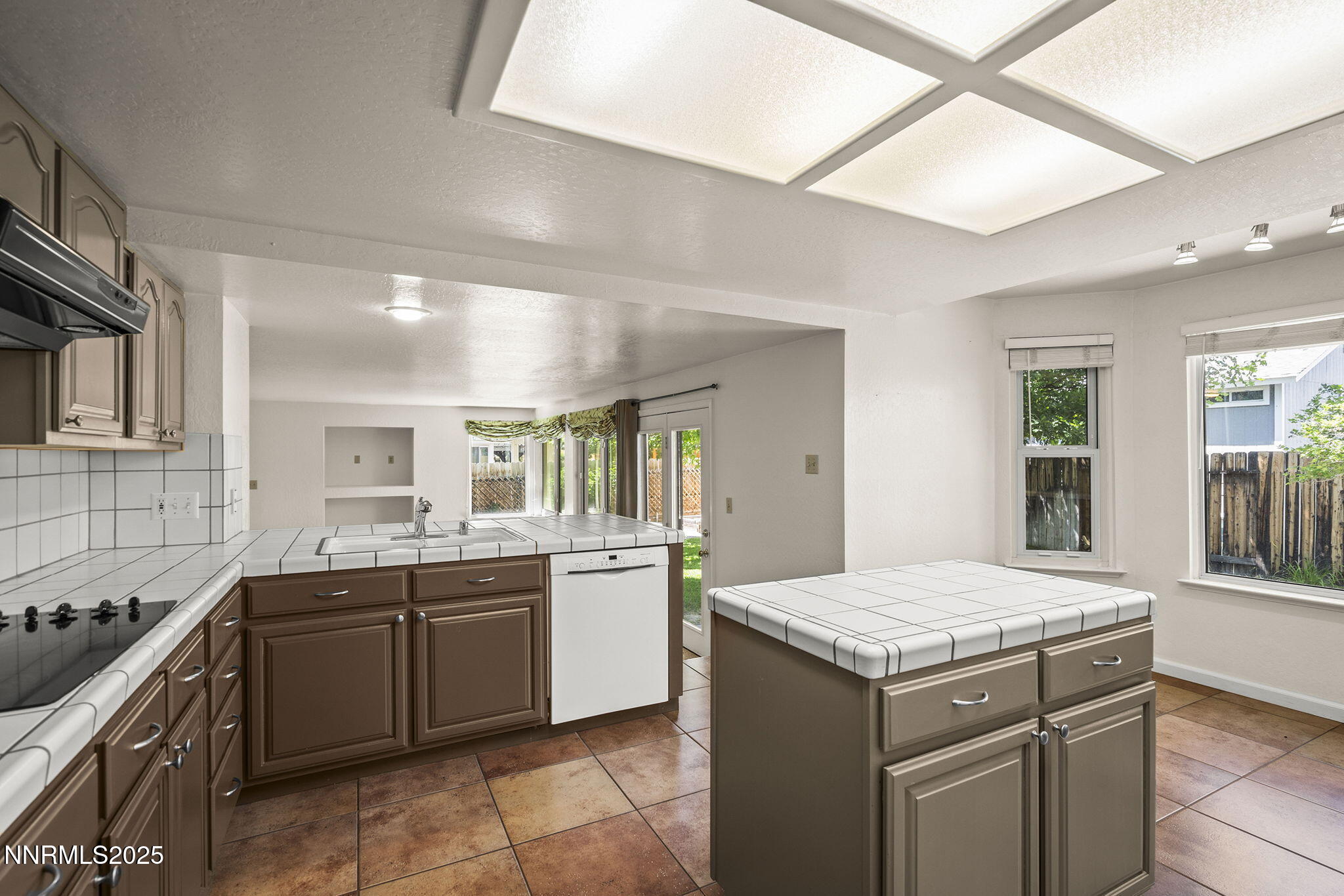 4950 San Diego Court Property Photo 8