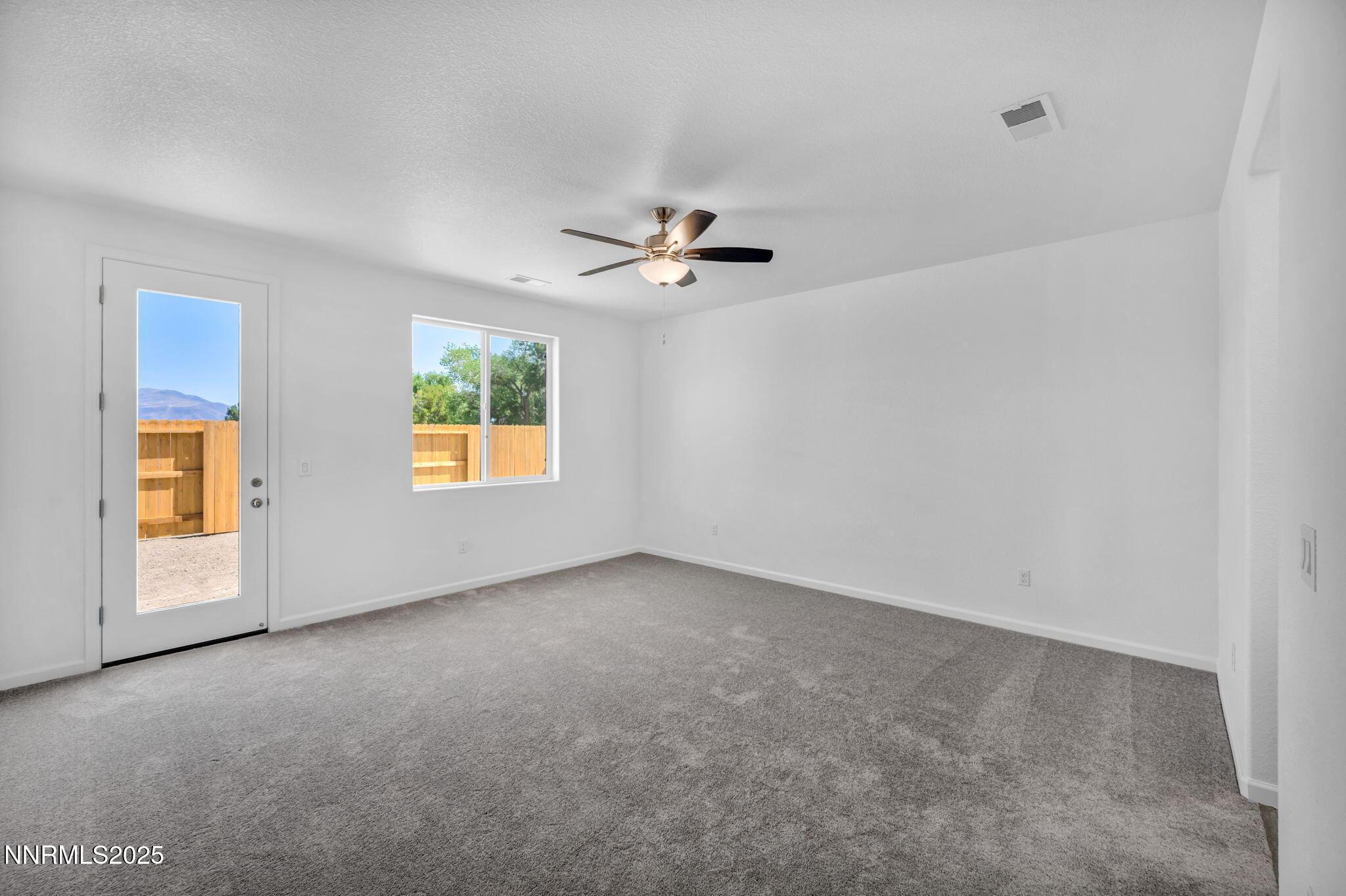 3299 Hadley Street Property Photo 9