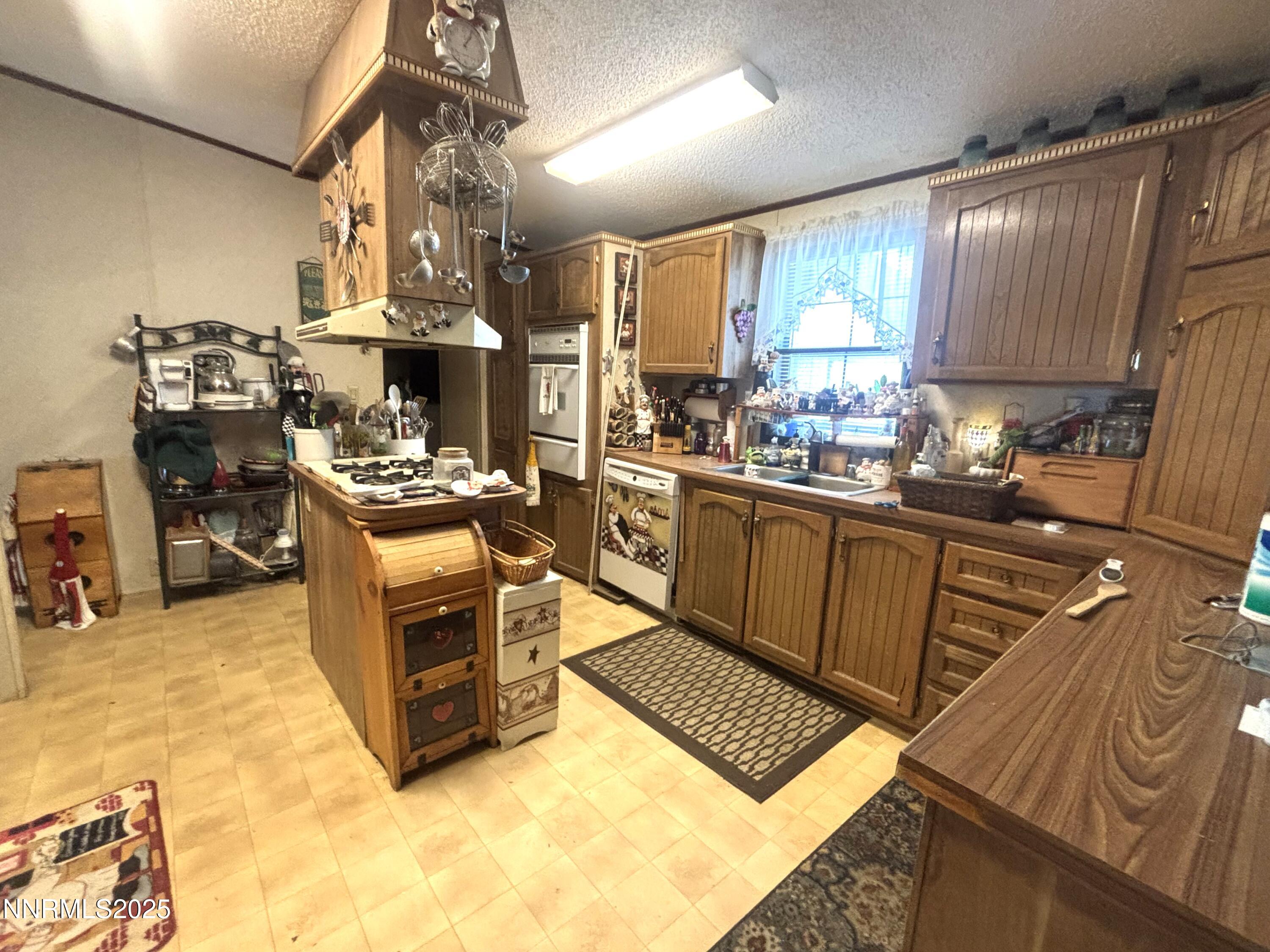 218 & 220 Middlegate Drive Property Photo 7