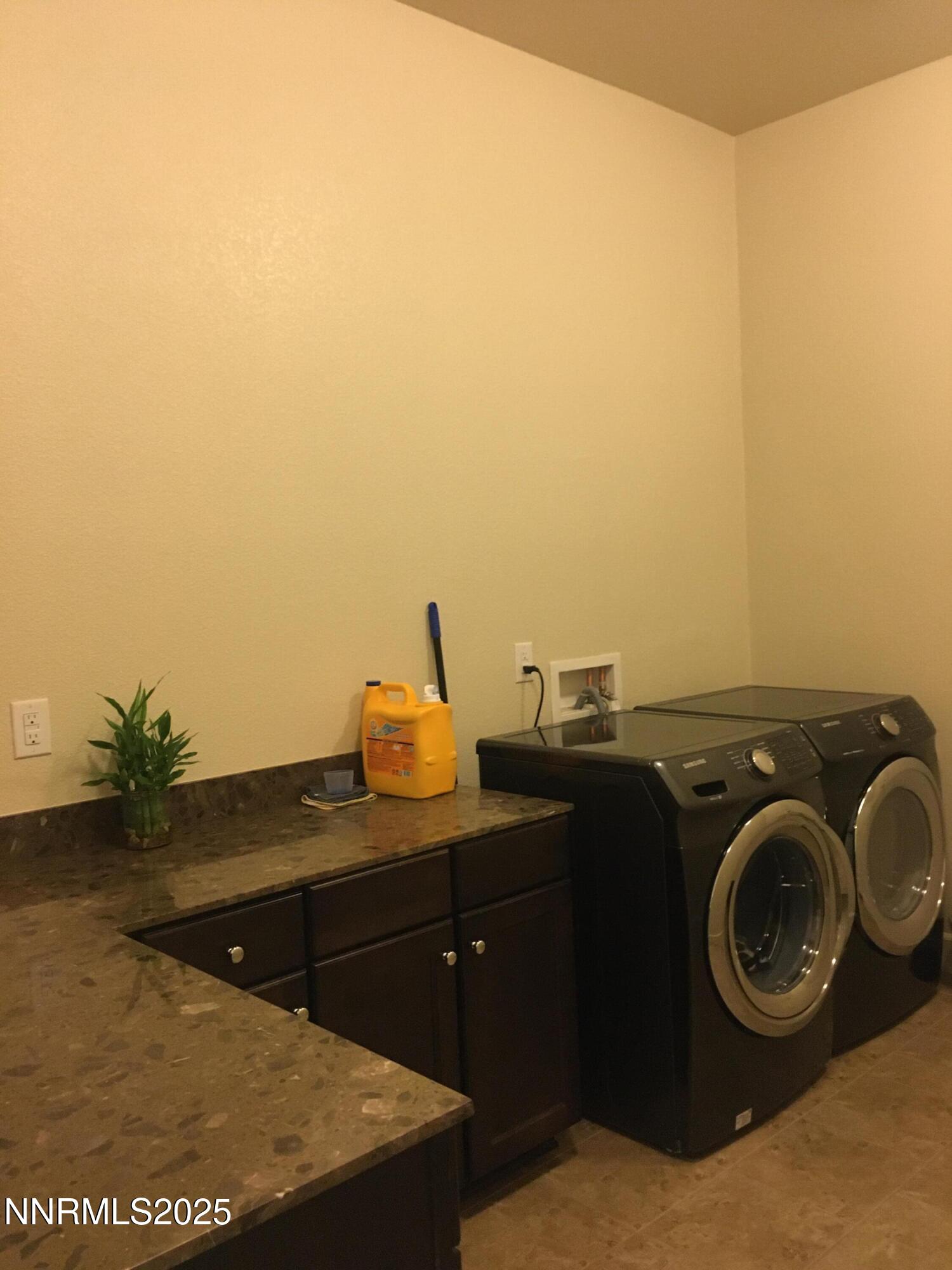 11720 Valley Crest Drive Property Photo 18