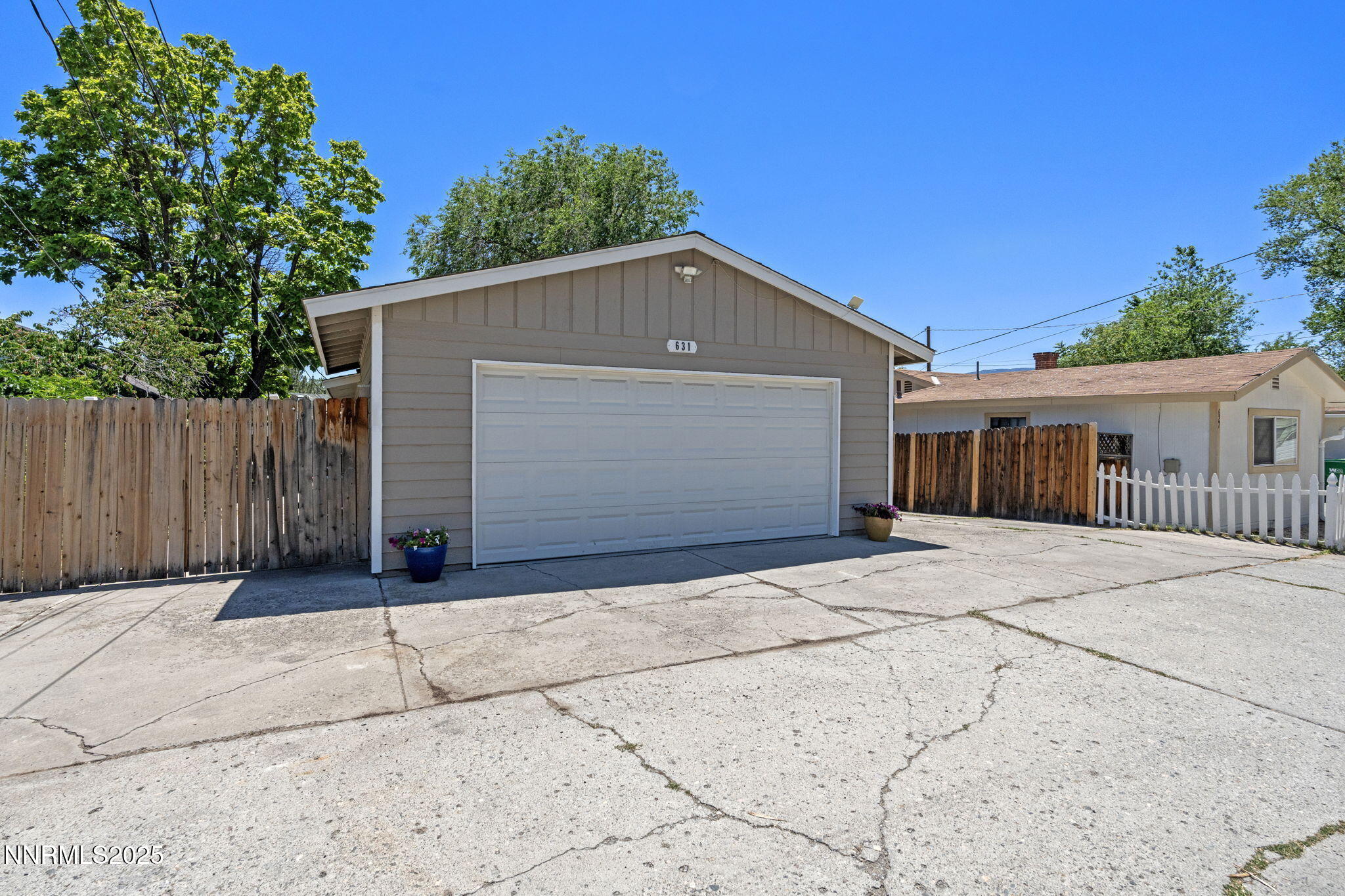 631 Thoma Street Property Photo 1