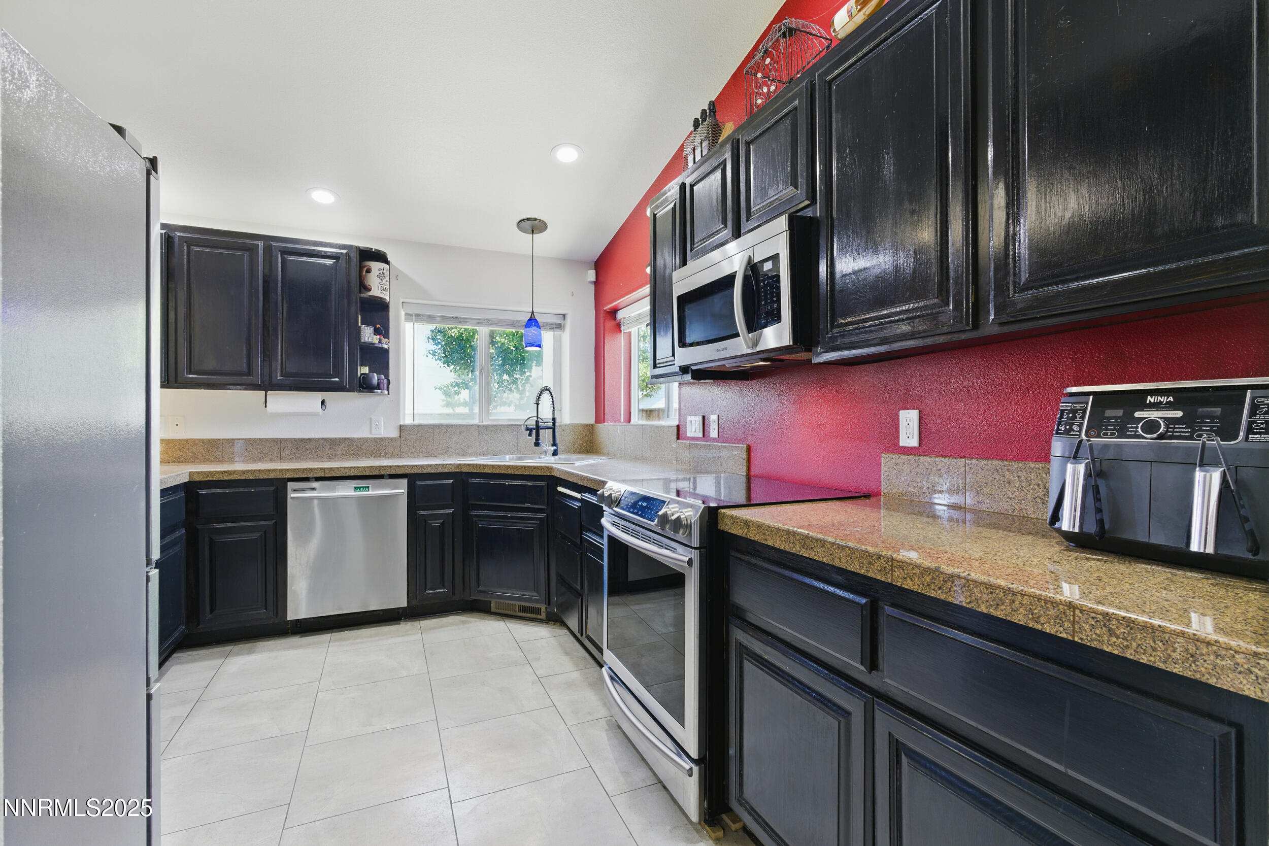 751 Divot Drive Property Photo 14