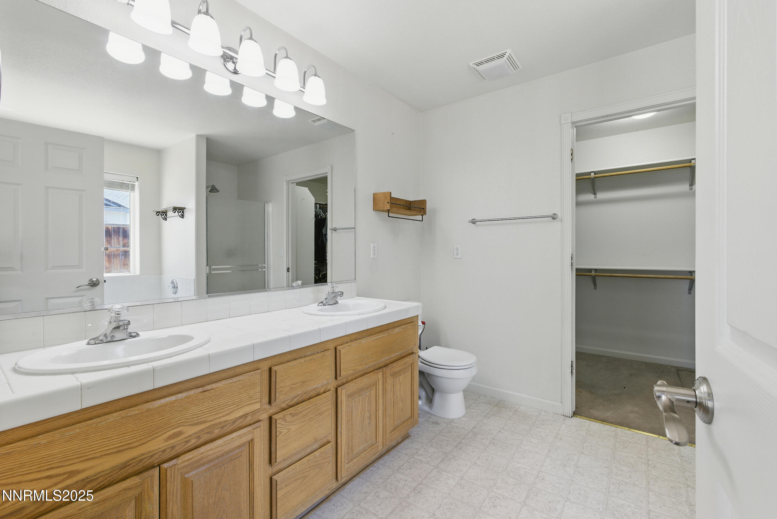 751 Divot Drive Property Photo 17