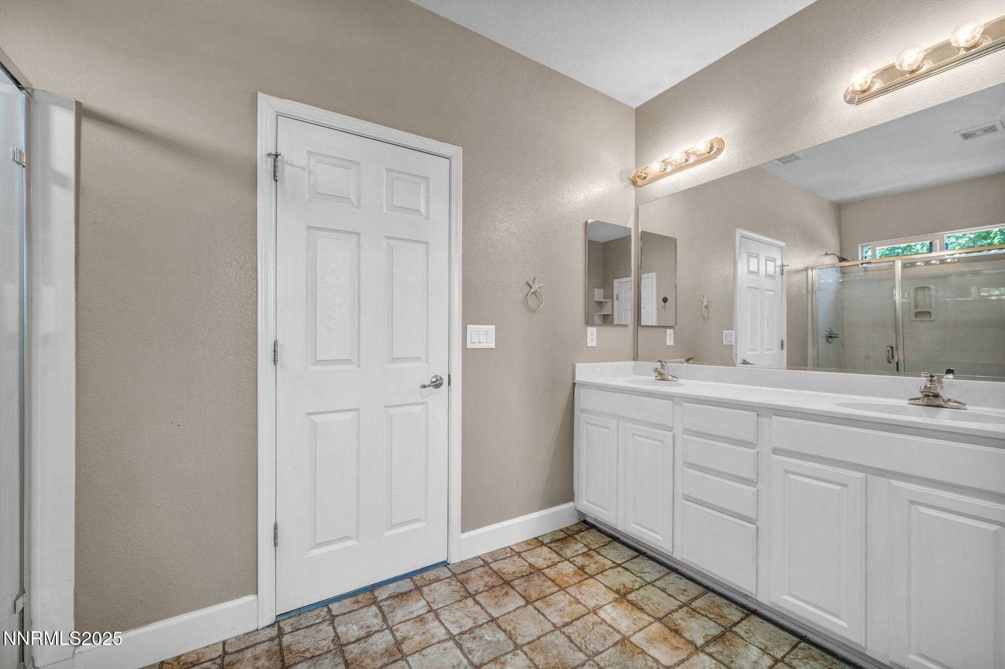 405 Sondrio Court Property Photo 27