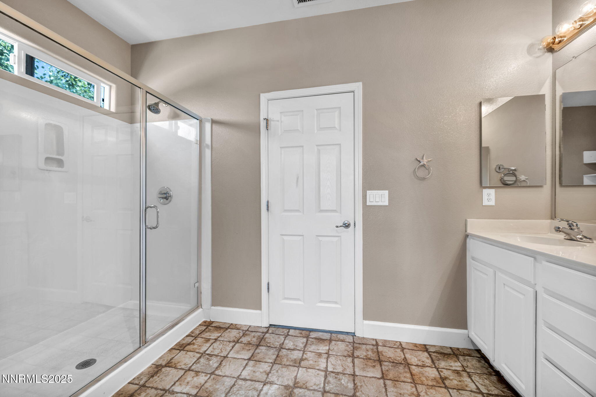 405 Sondrio Court Property Photo 28