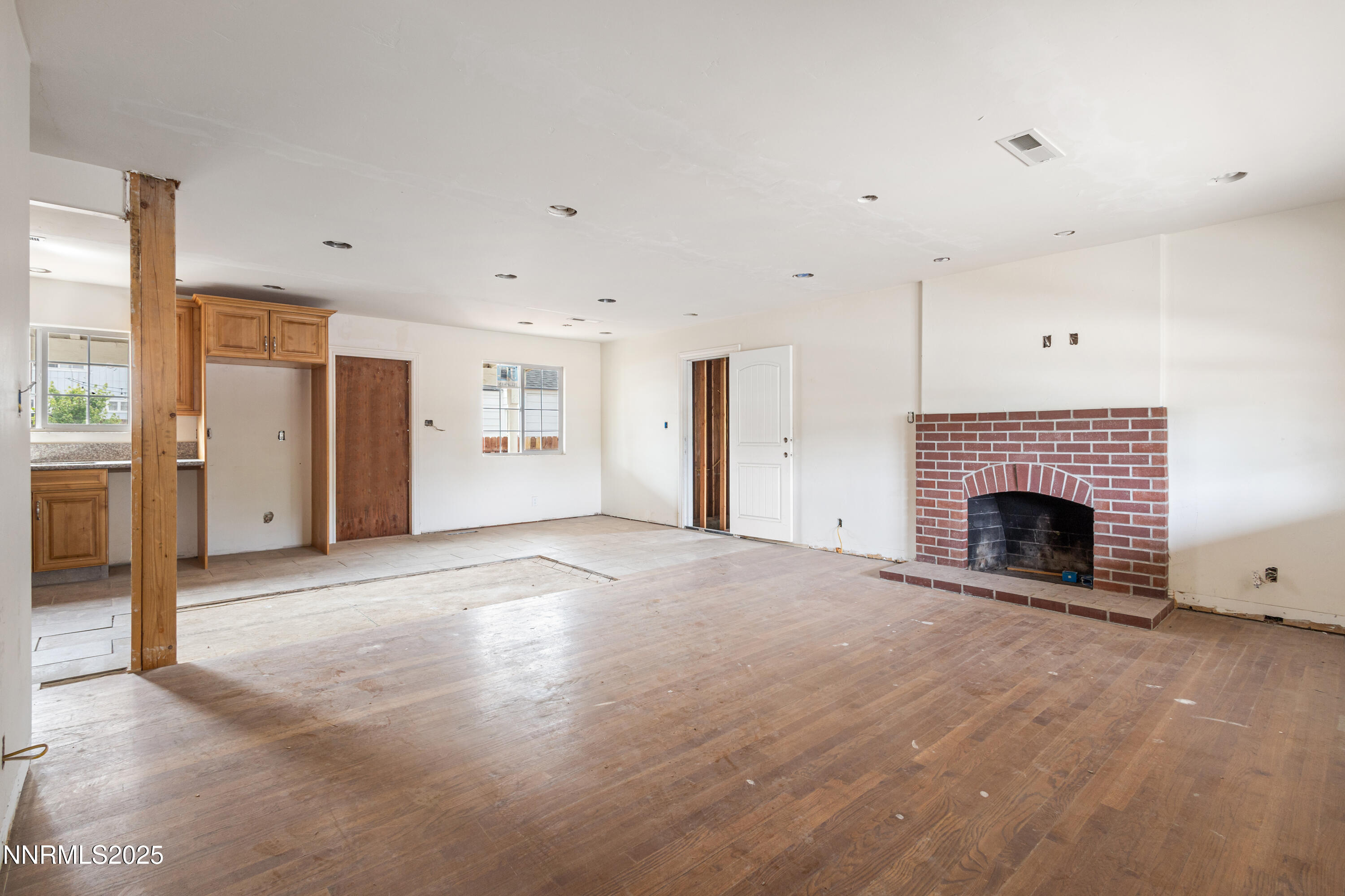 1145 Kirman Avenue Property Photo 3