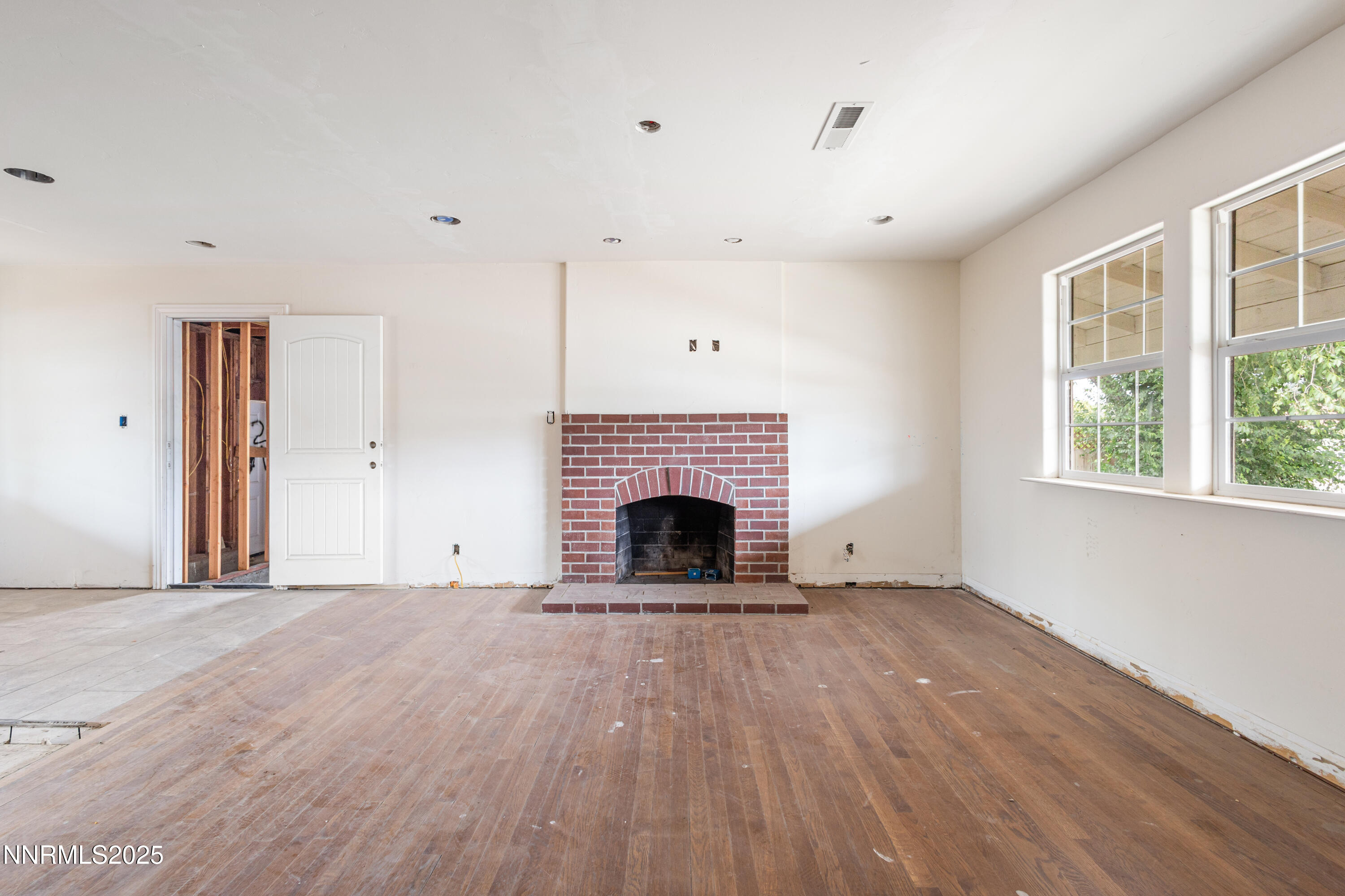 1145 Kirman Avenue Property Photo 4