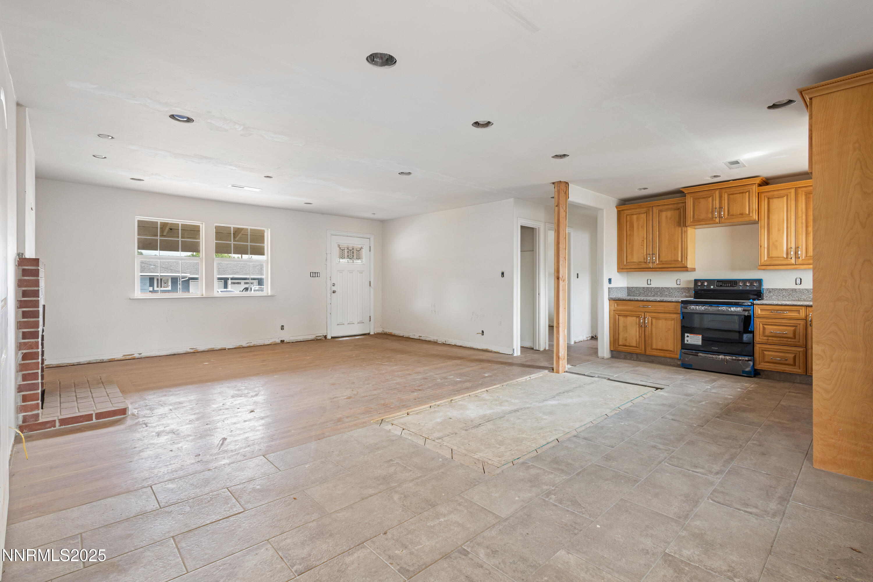 1145 Kirman Avenue Property Photo 5