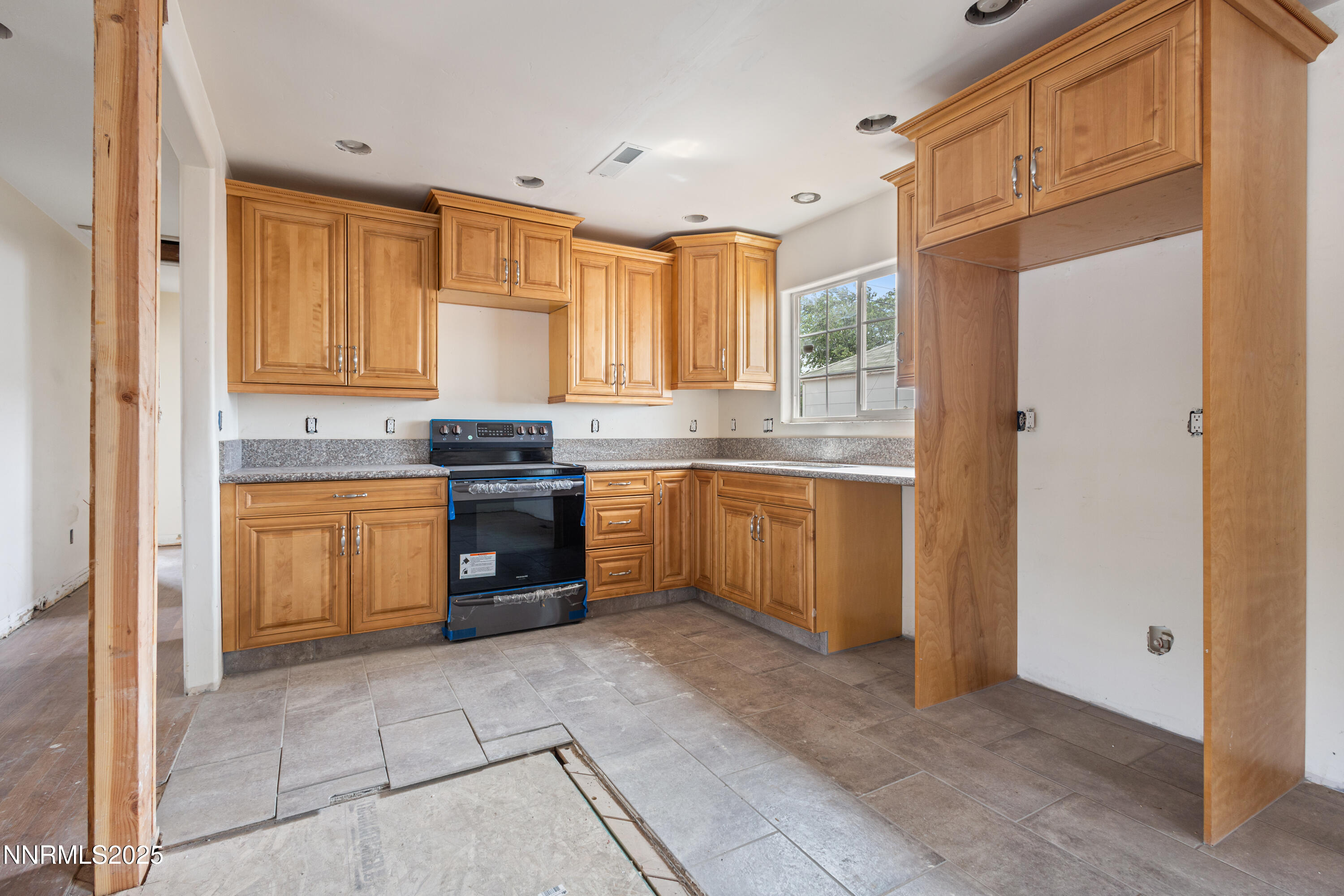 1145 Kirman Avenue Property Photo 8