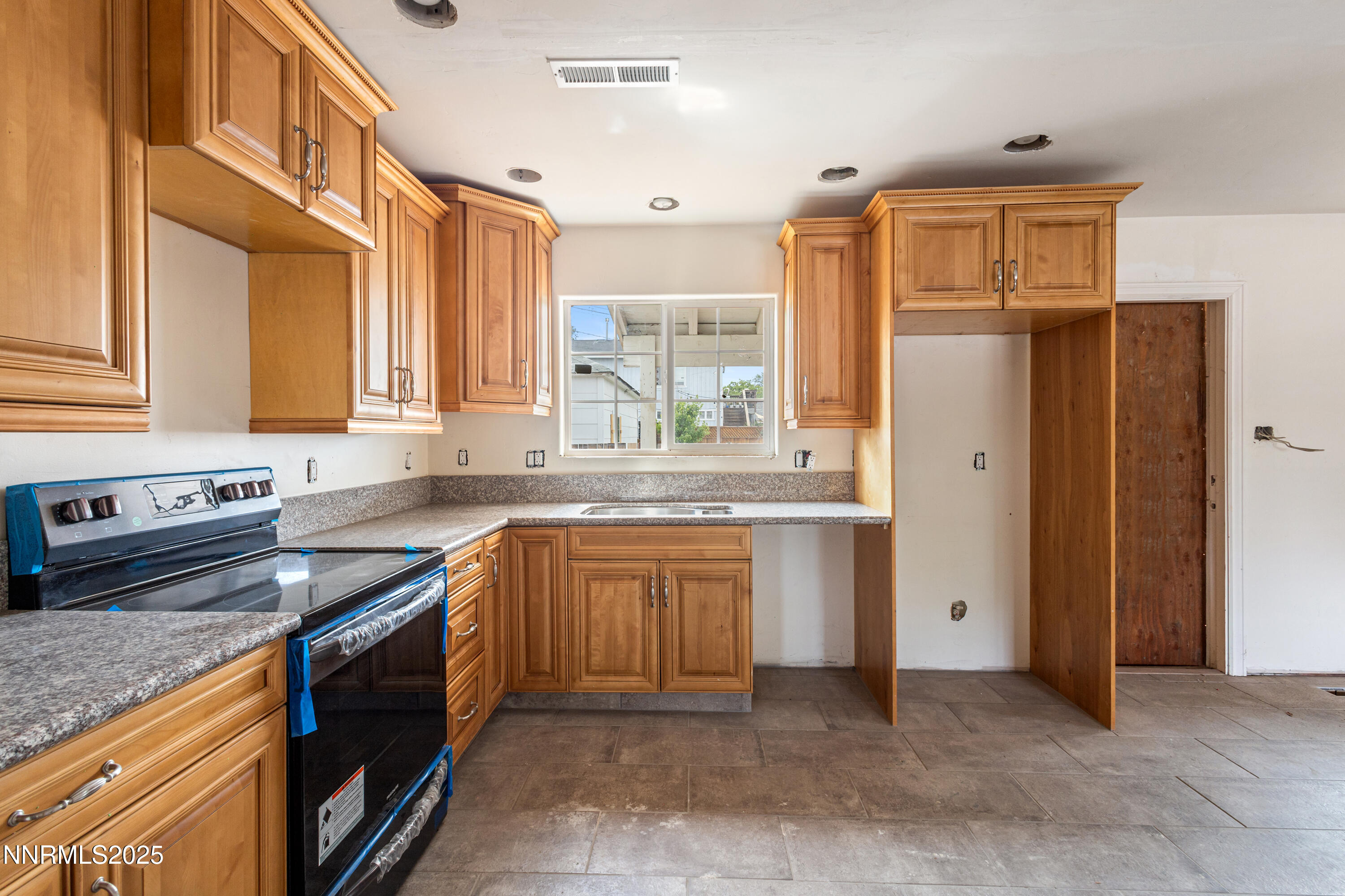 1145 Kirman Avenue Property Photo 9