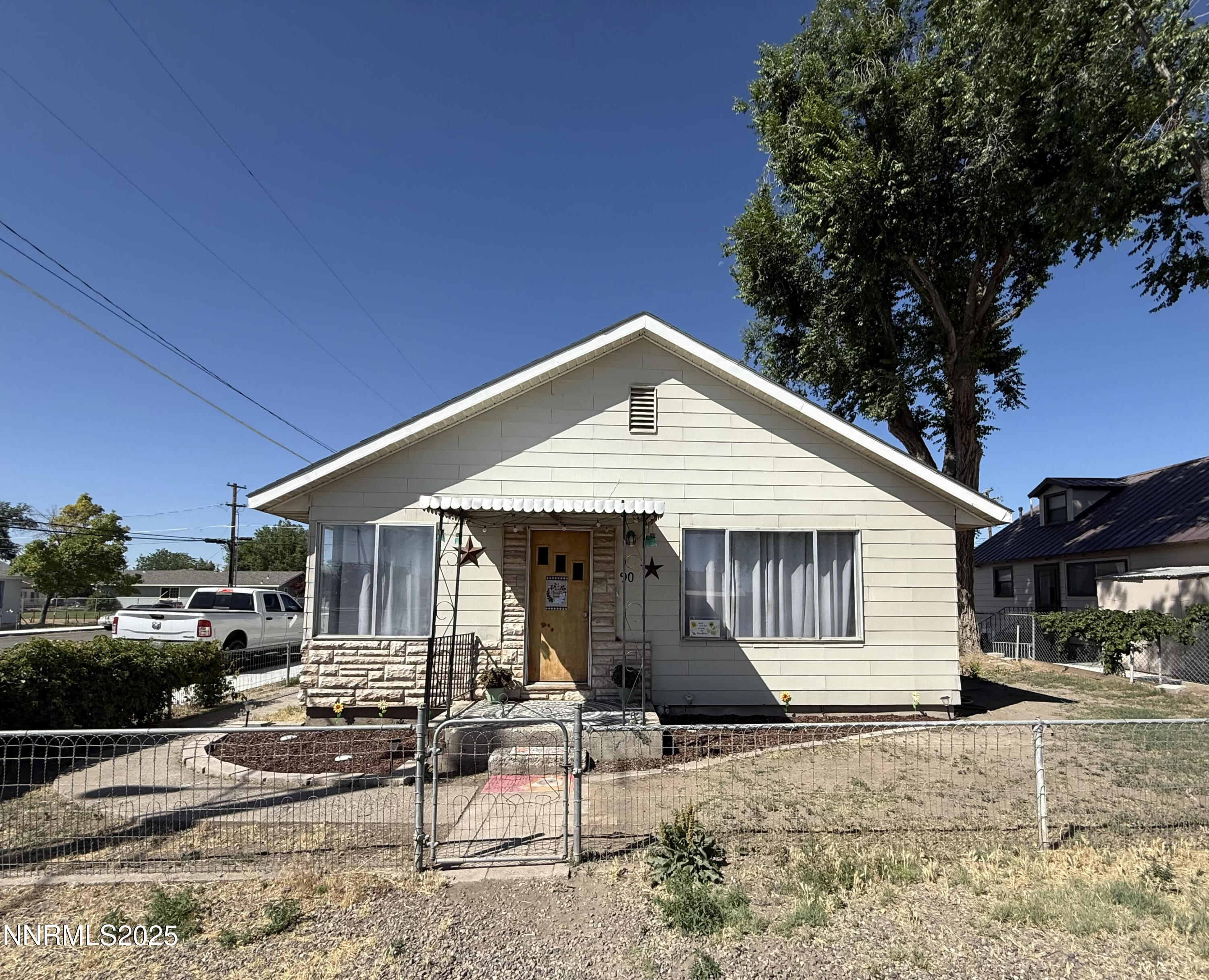 90 E 5th Street Property Photo 1