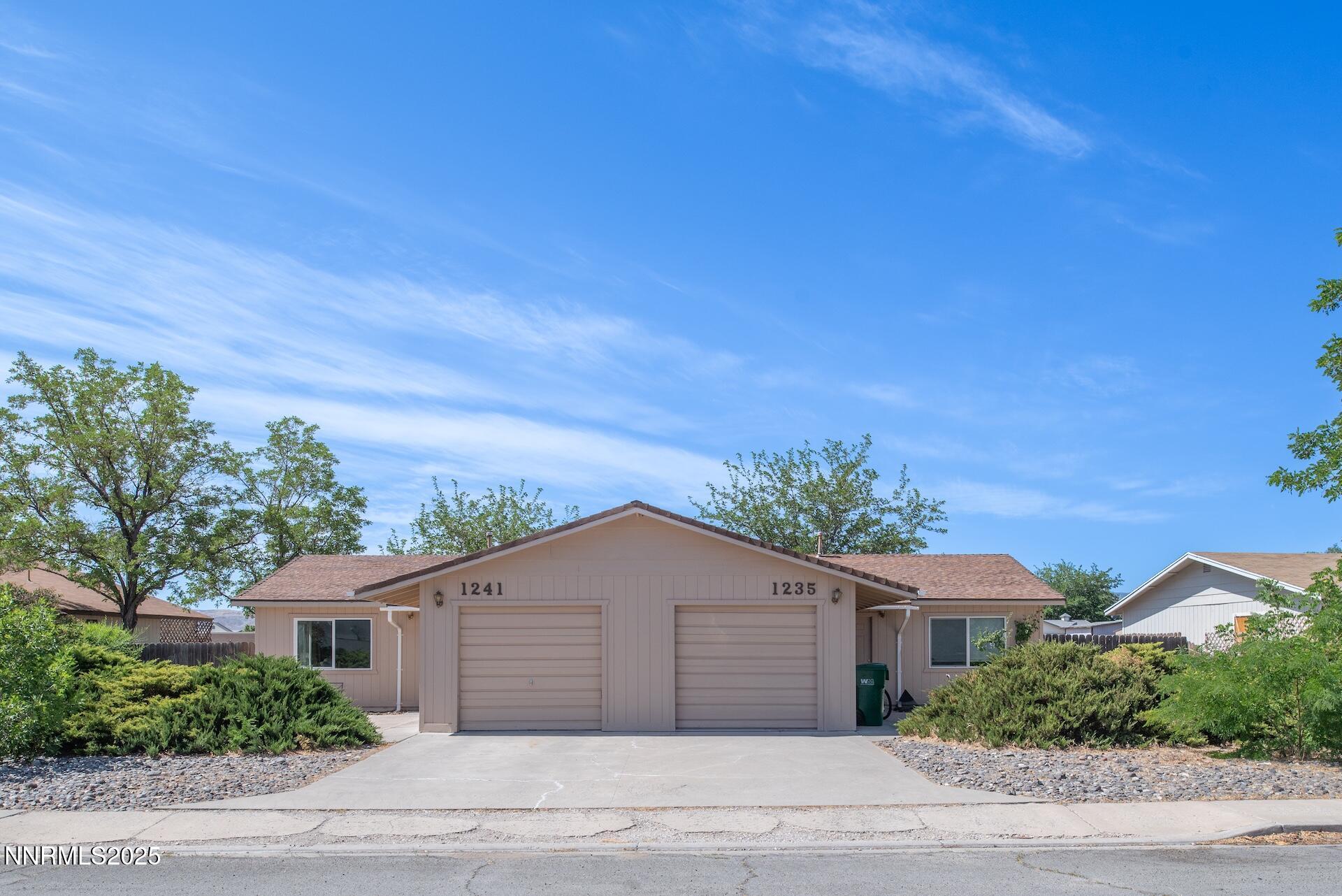 1241 W Newlands Drive Property Photo 1