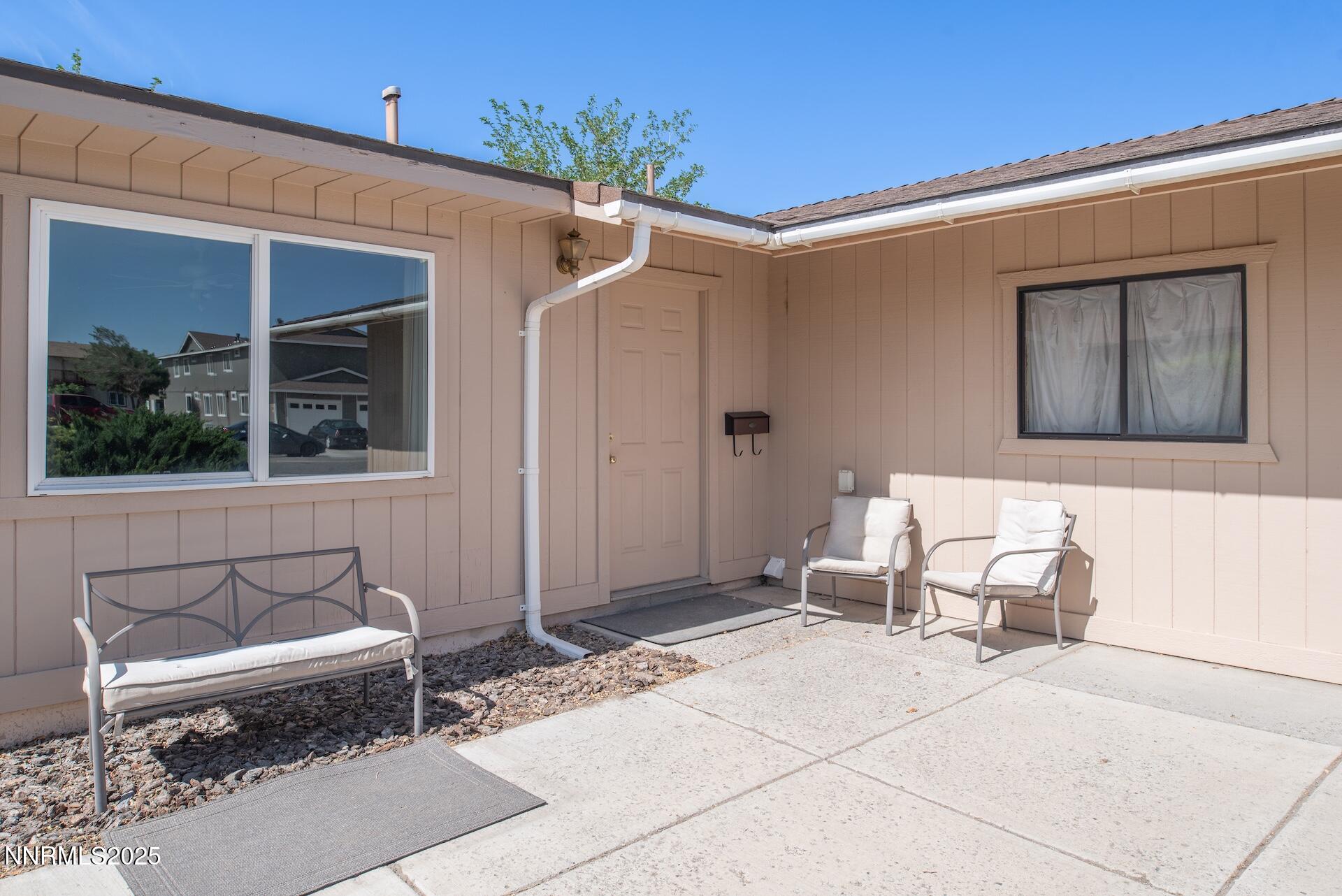 1241 W Newlands Drive Property Photo 3