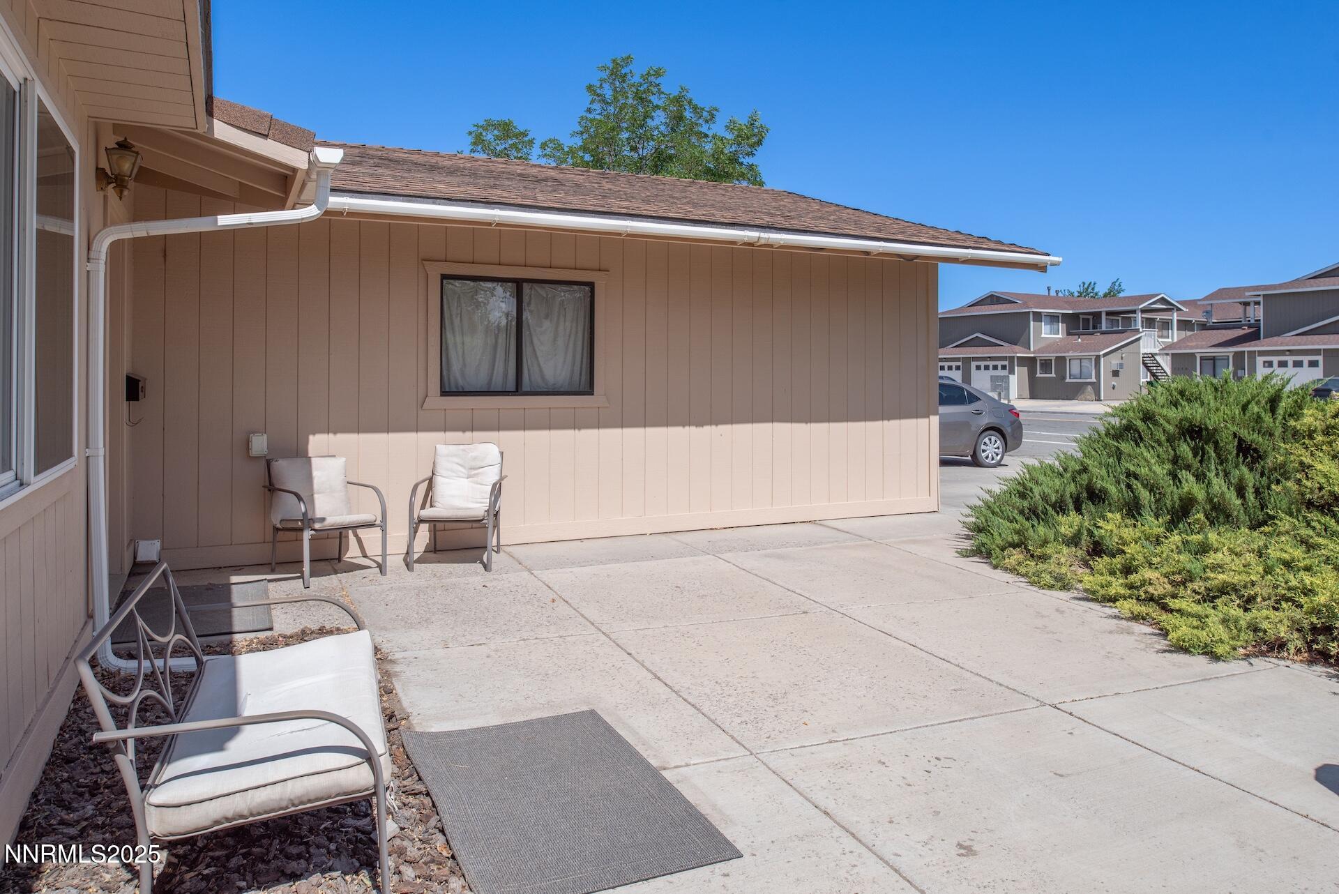 1241 W Newlands Drive Property Photo 4