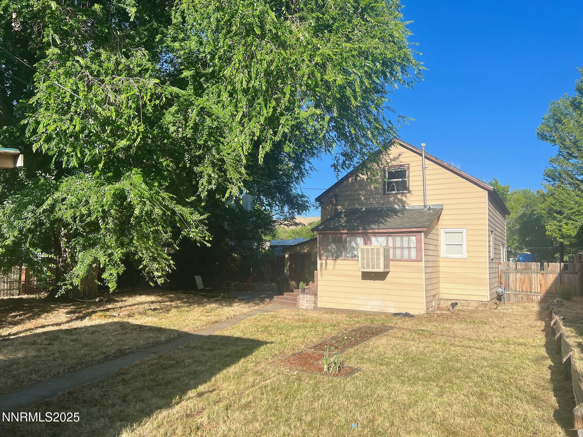 223 S Harbin Avenue Property Photo 16