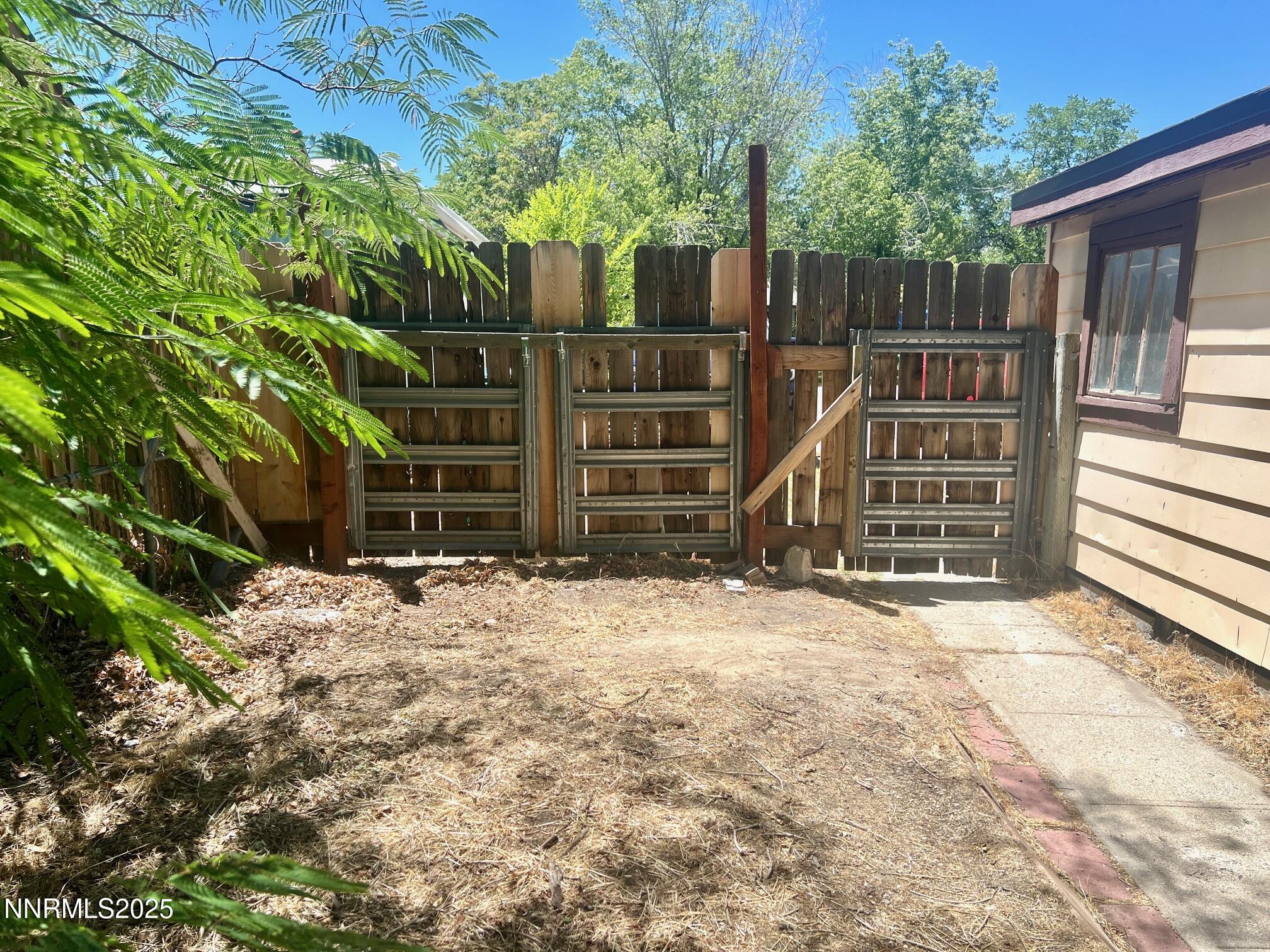 223 S Harbin Avenue Property Photo 18