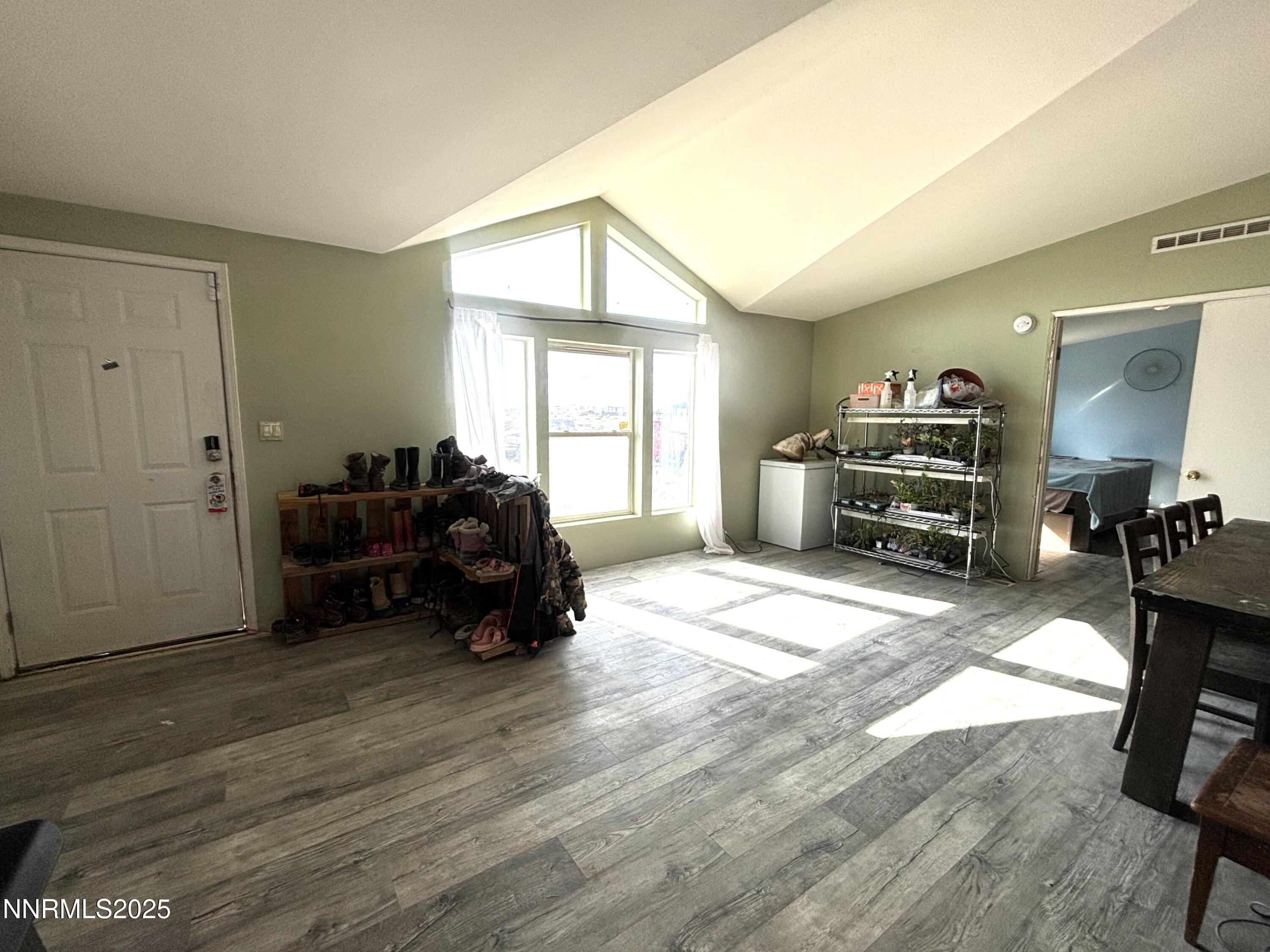 2020 E Horseshoe Road Property Photo 2