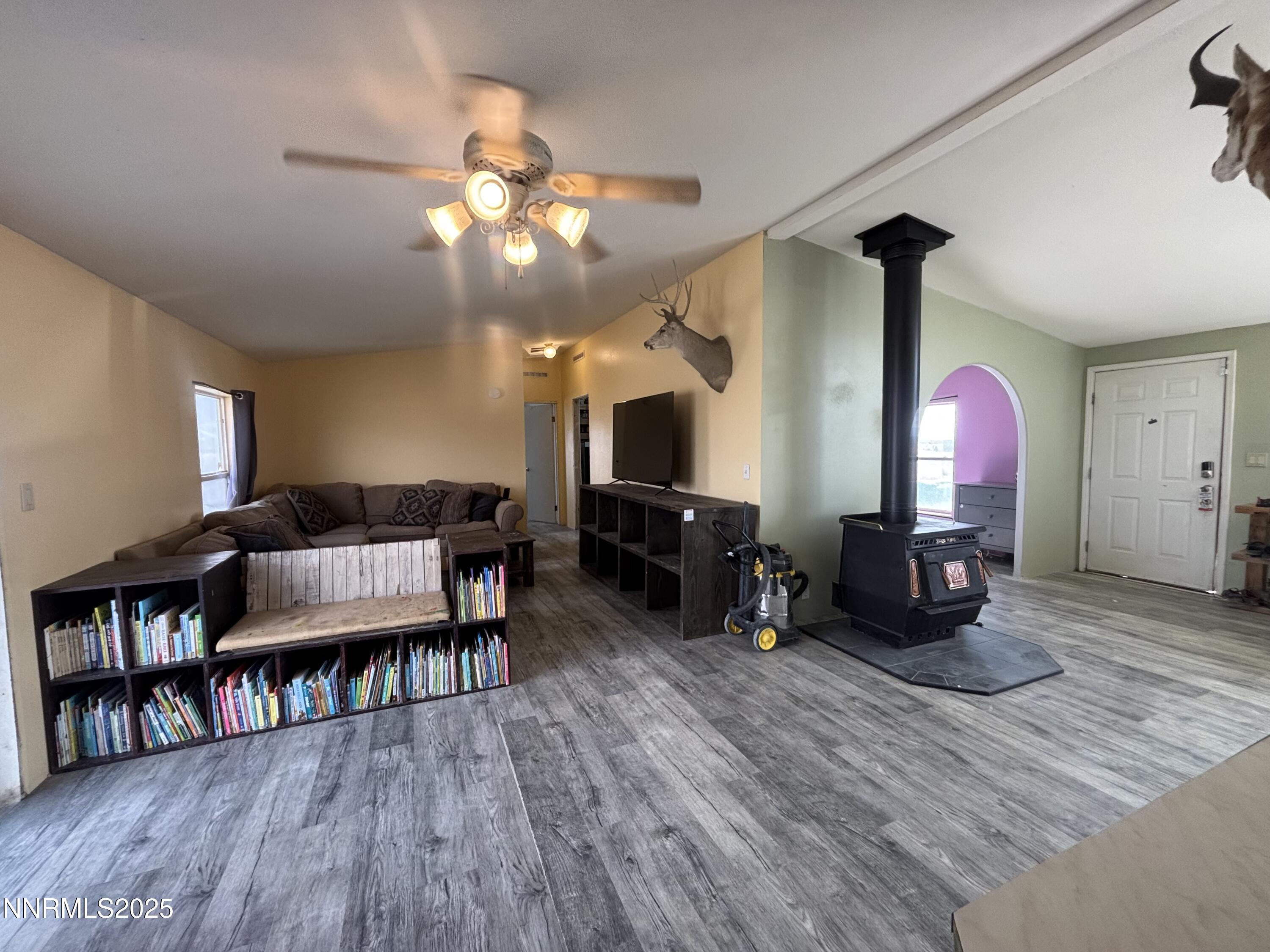 2020 E Horseshoe Road Property Photo 6