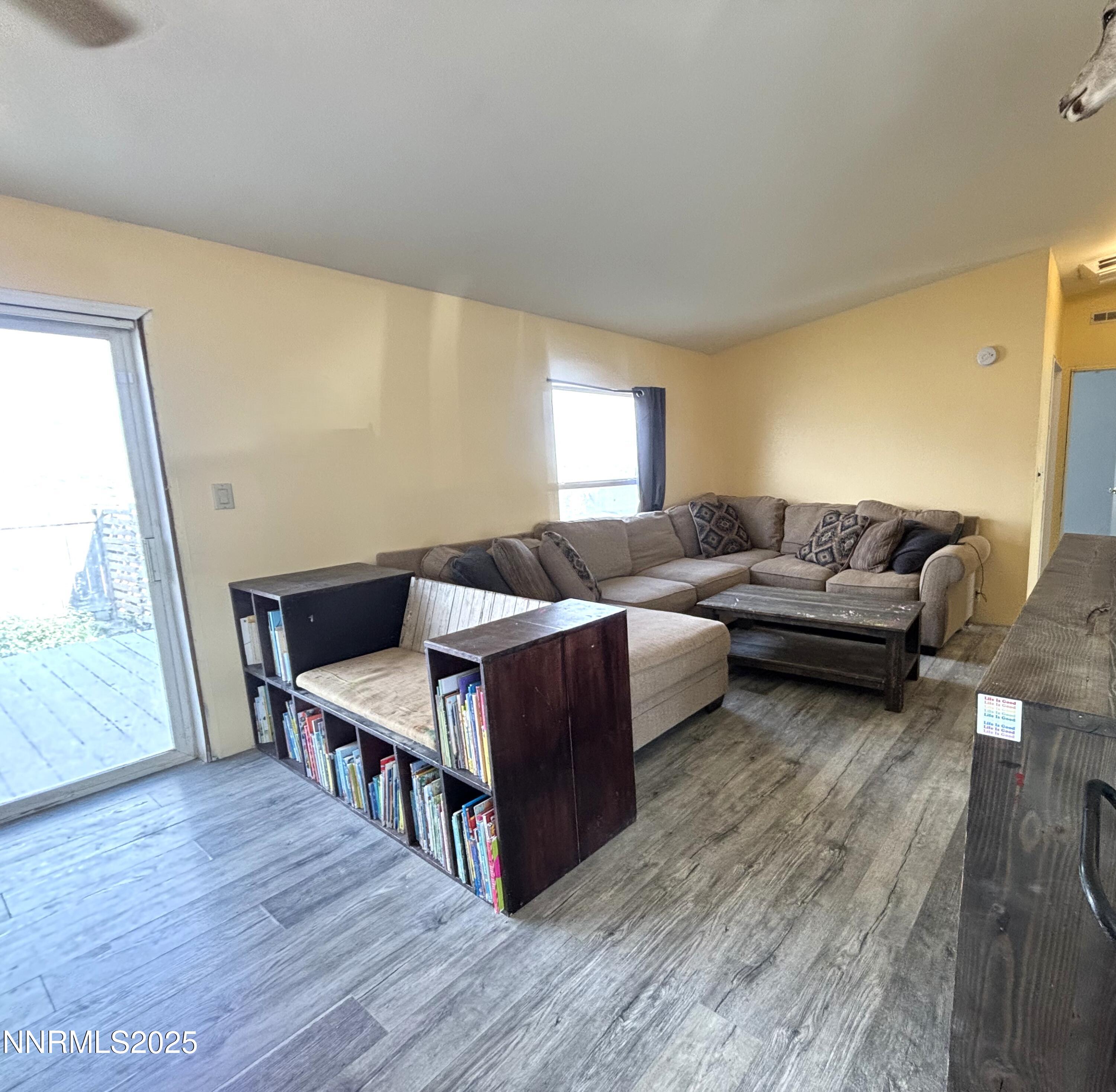 2020 E Horseshoe Road Property Photo 7
