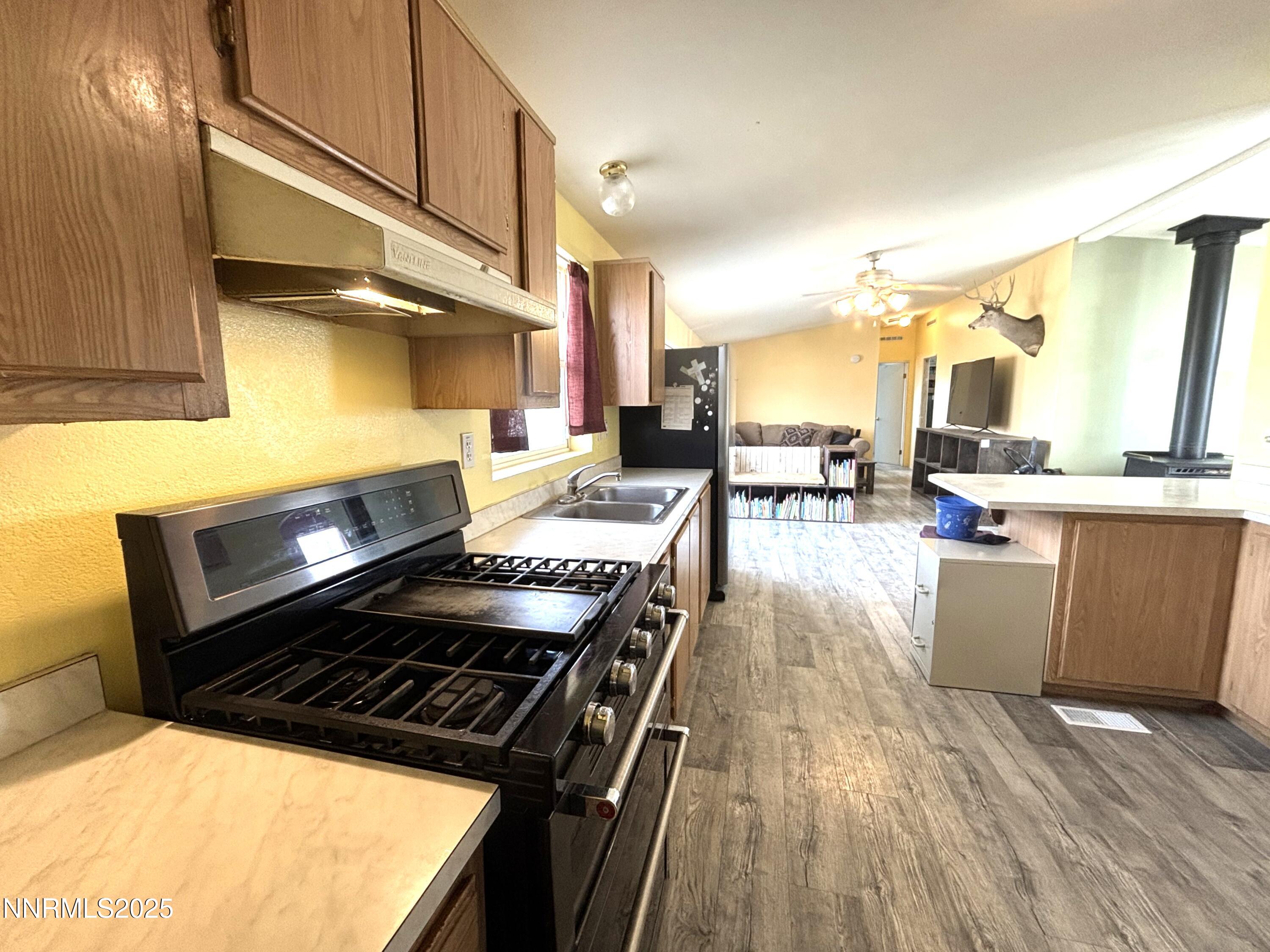 2020 E Horseshoe Road Property Photo 11