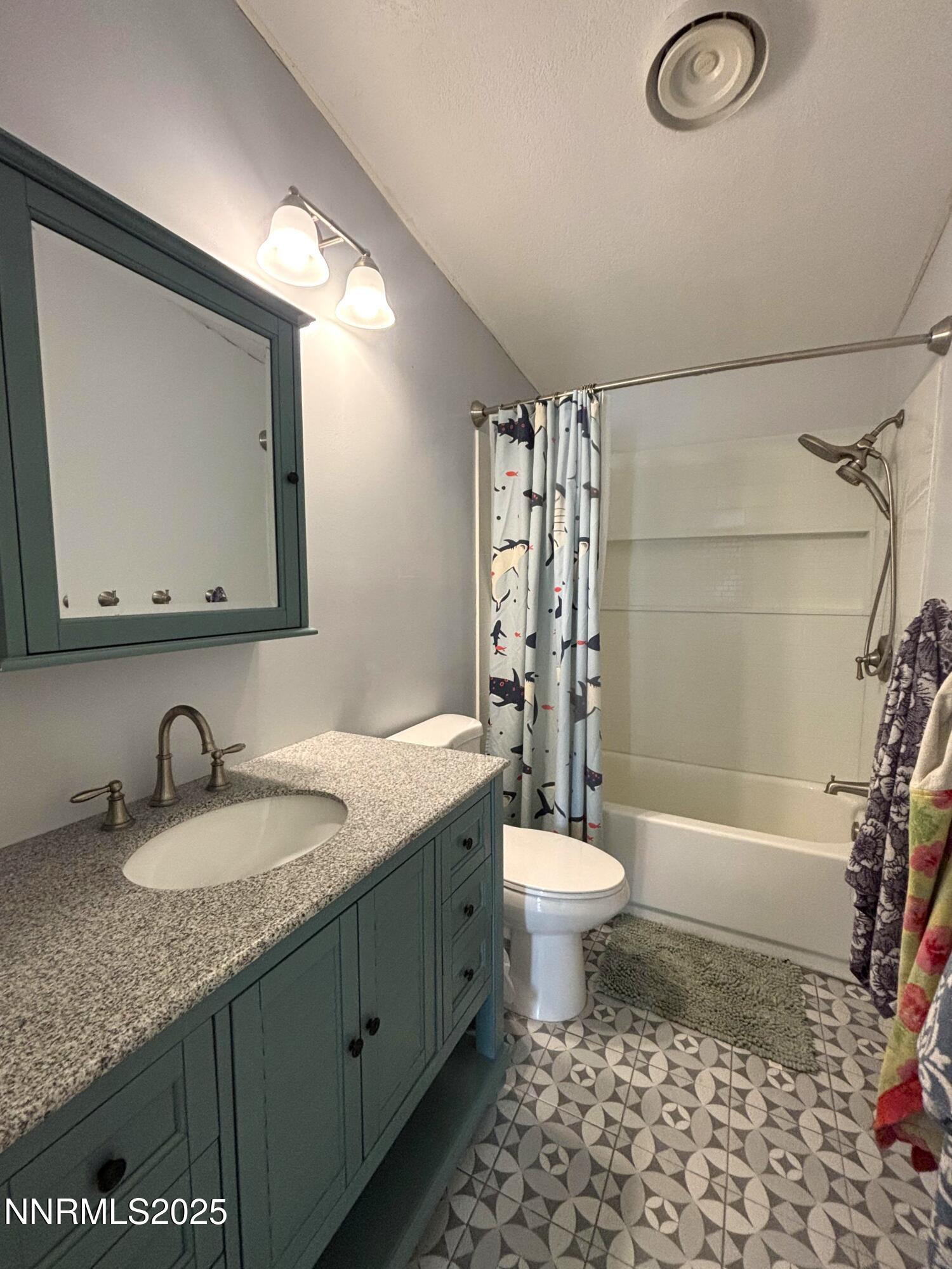 2020 E Horseshoe Road Property Photo 18