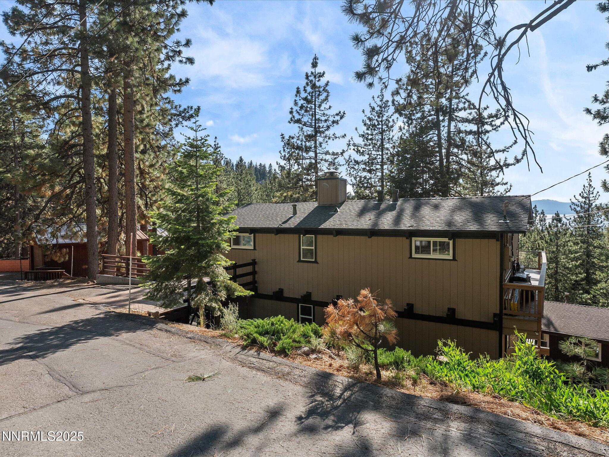 699 Lakeview Drive Property Photo 1
