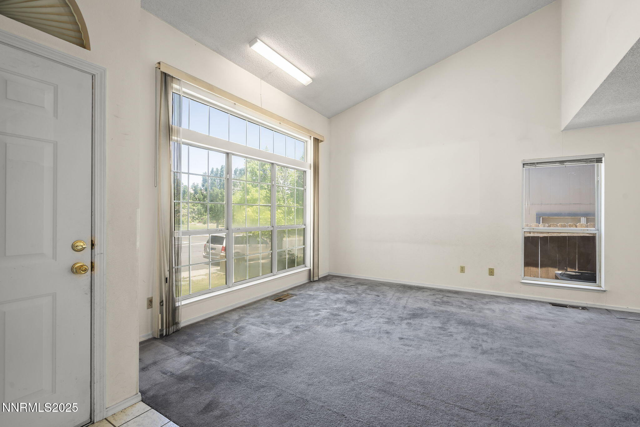 940 Skyway Drive Property Photo 3