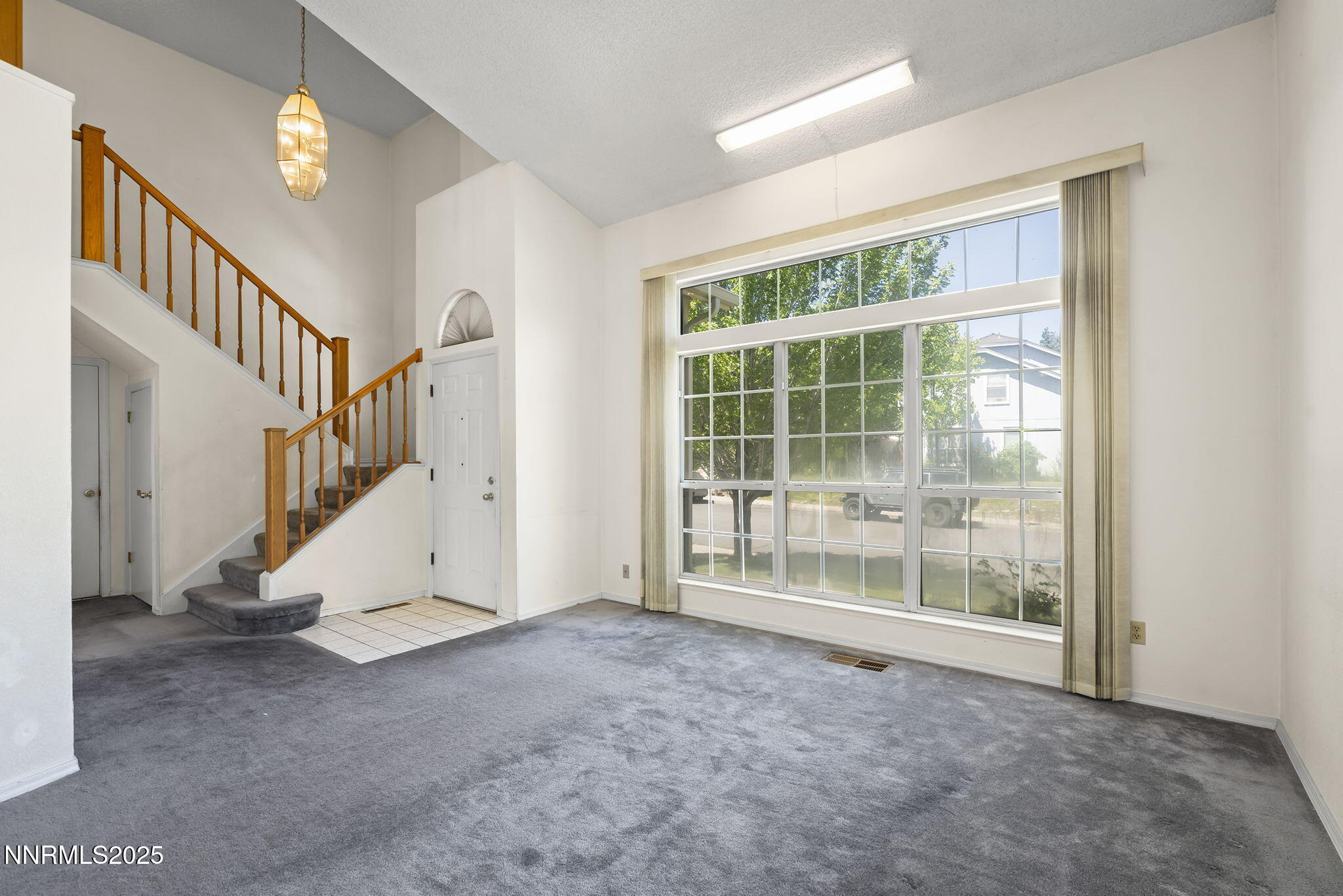 940 Skyway Drive Property Photo 4