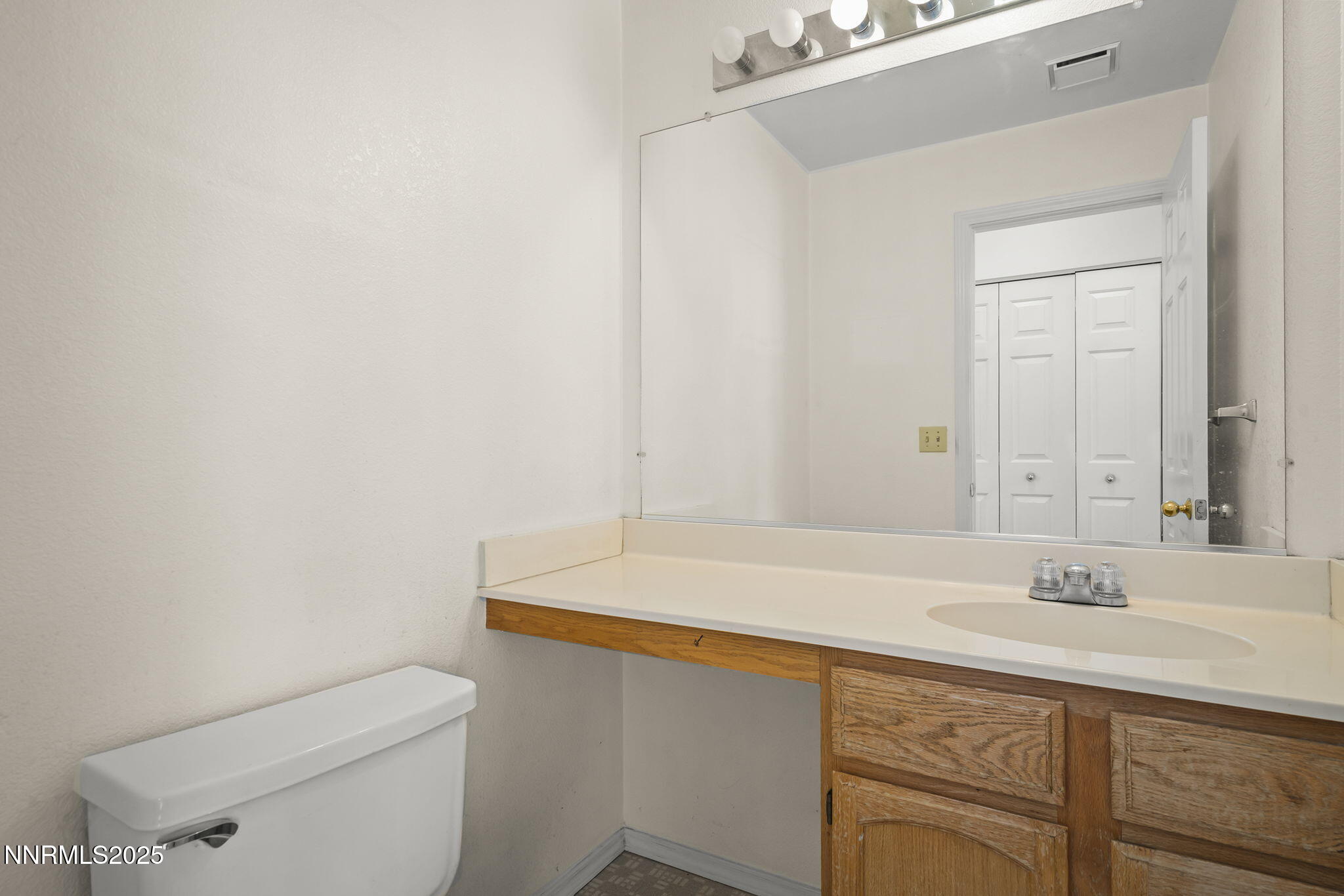 940 Skyway Drive Property Photo 8