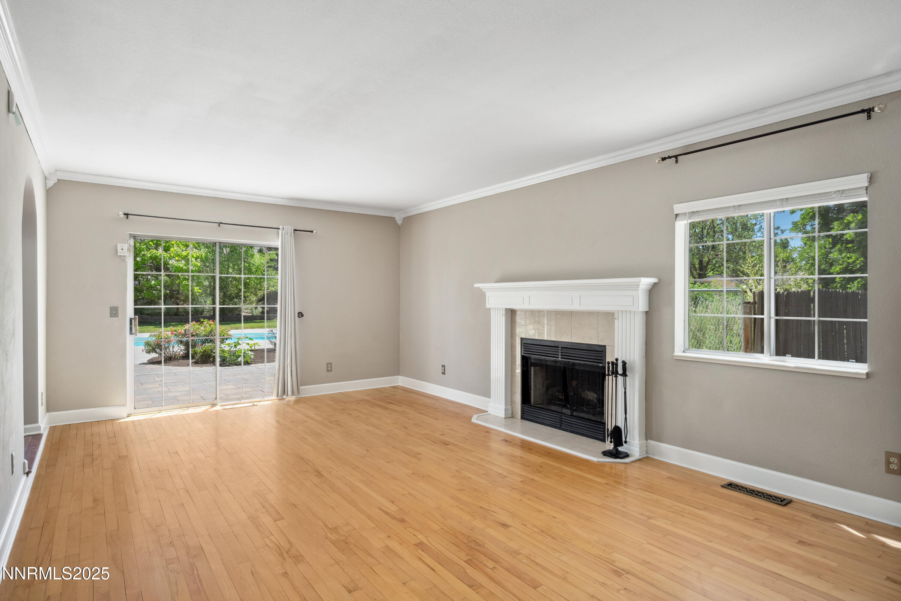 4221 Hillview Drive Property Photo 4