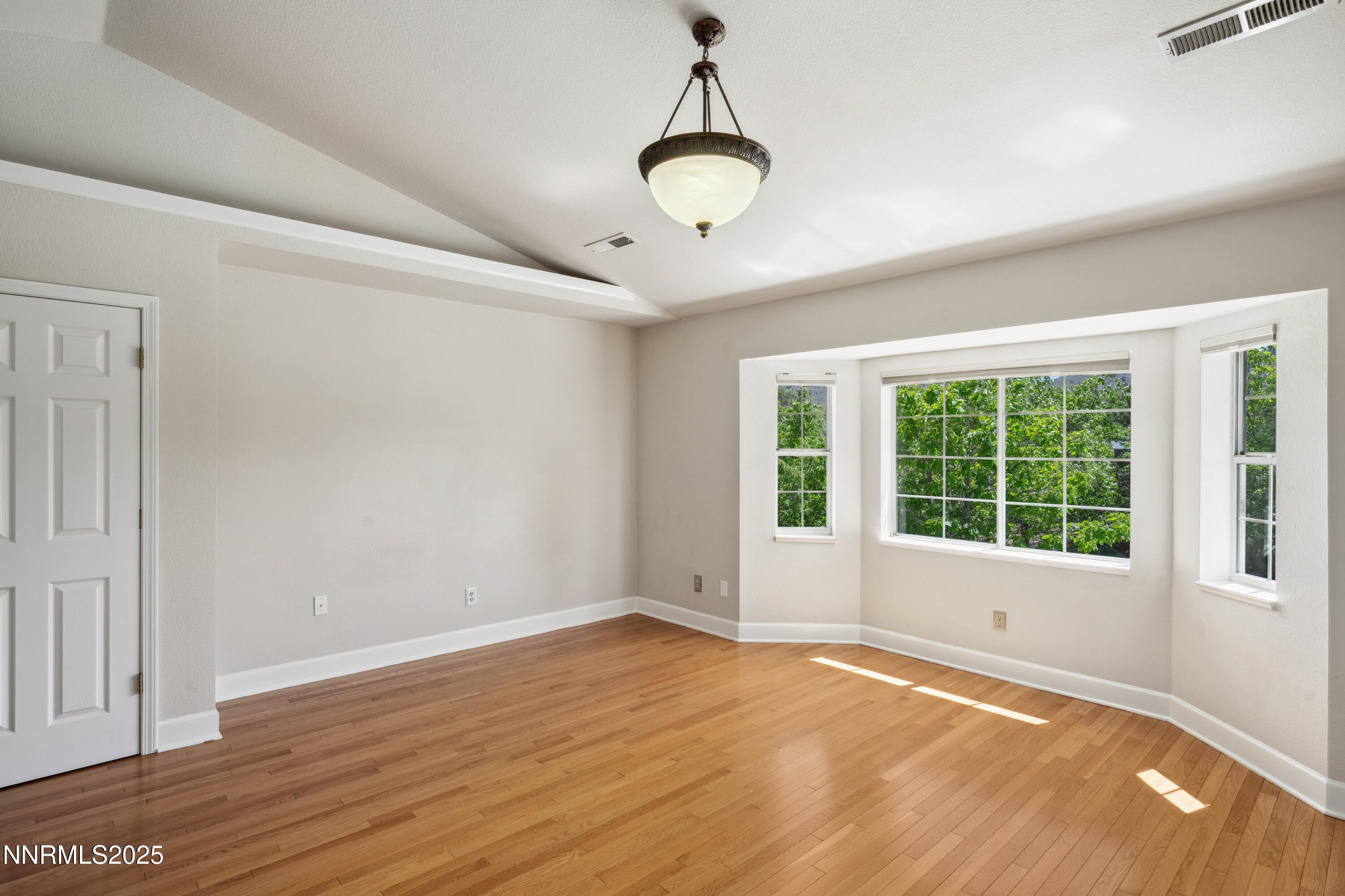 4221 Hillview Drive Property Photo 15