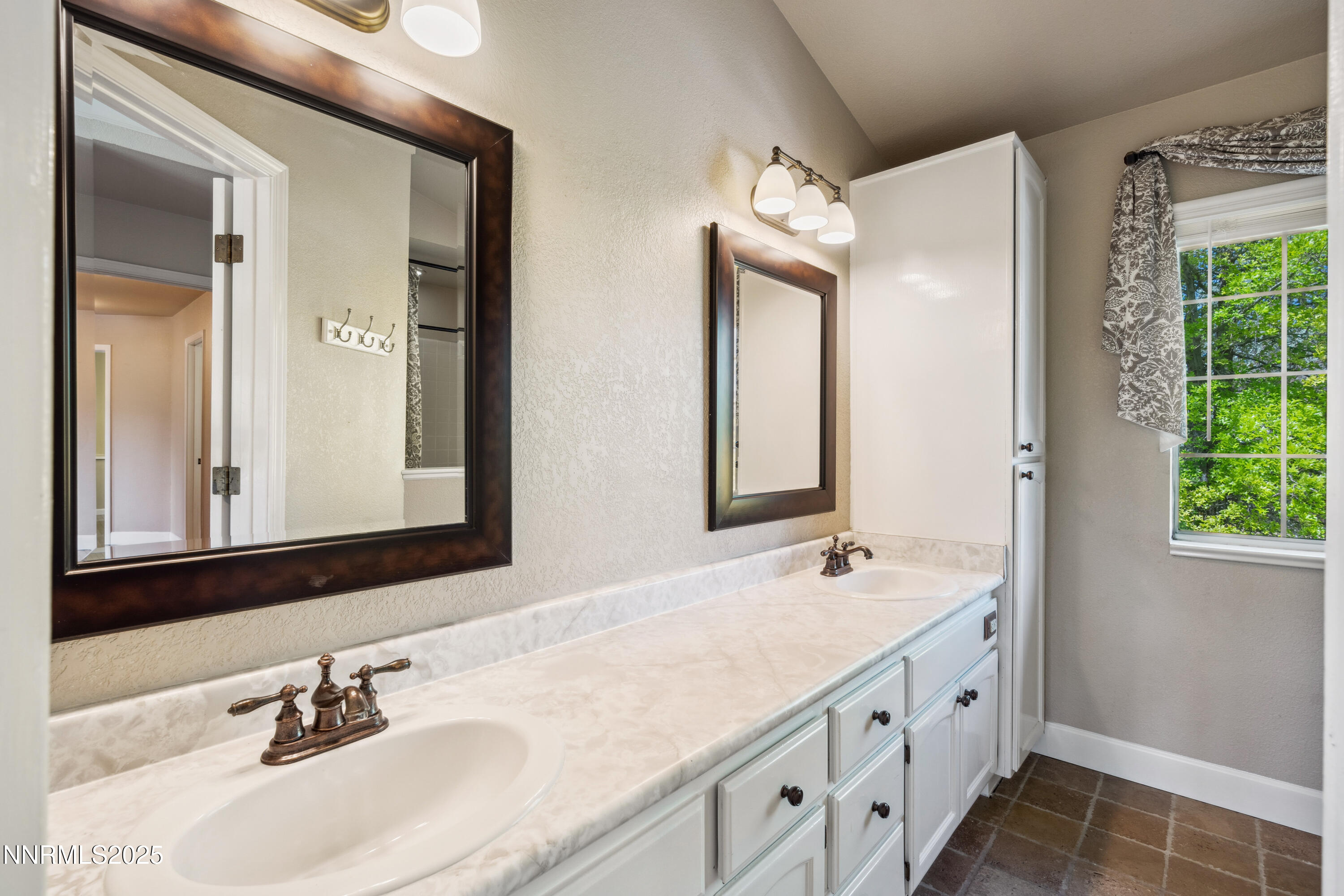 4221 Hillview Drive Property Photo 16
