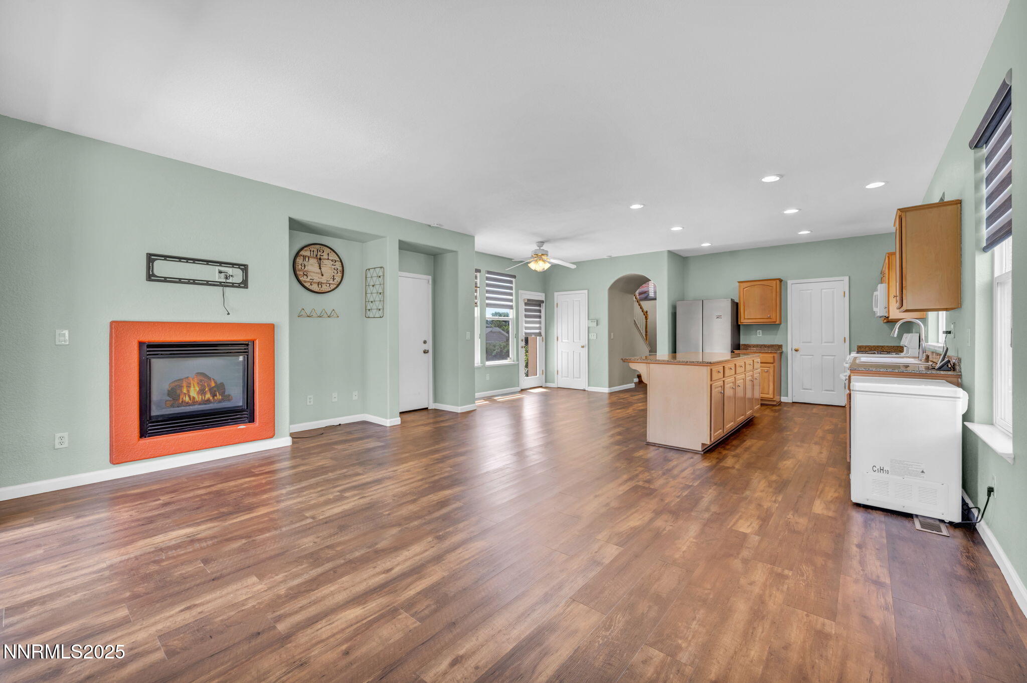 585 Sonora Pass Court Property Photo 11