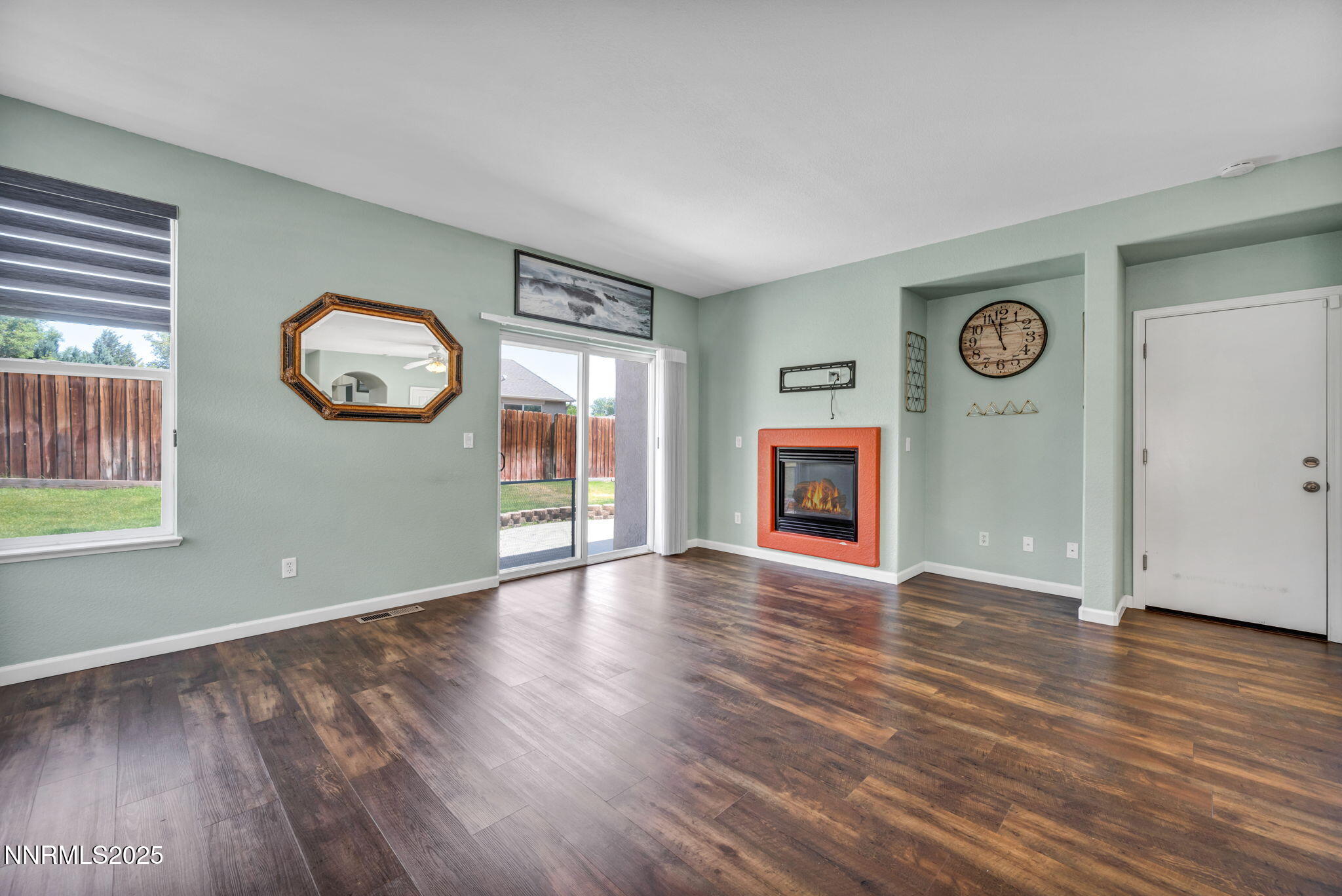 585 Sonora Pass Court Property Photo 12