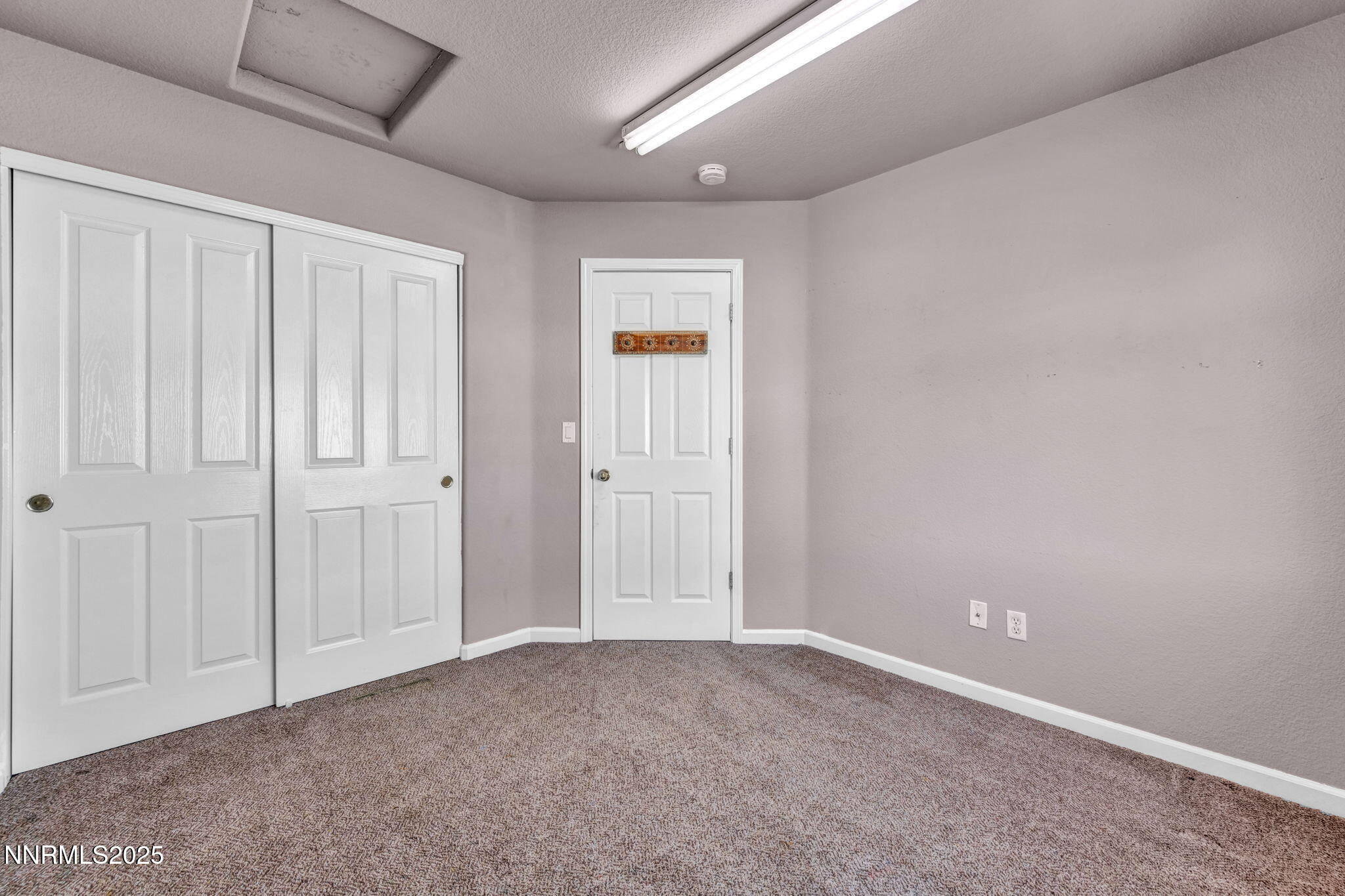 585 Sonora Pass Court Property Photo 23
