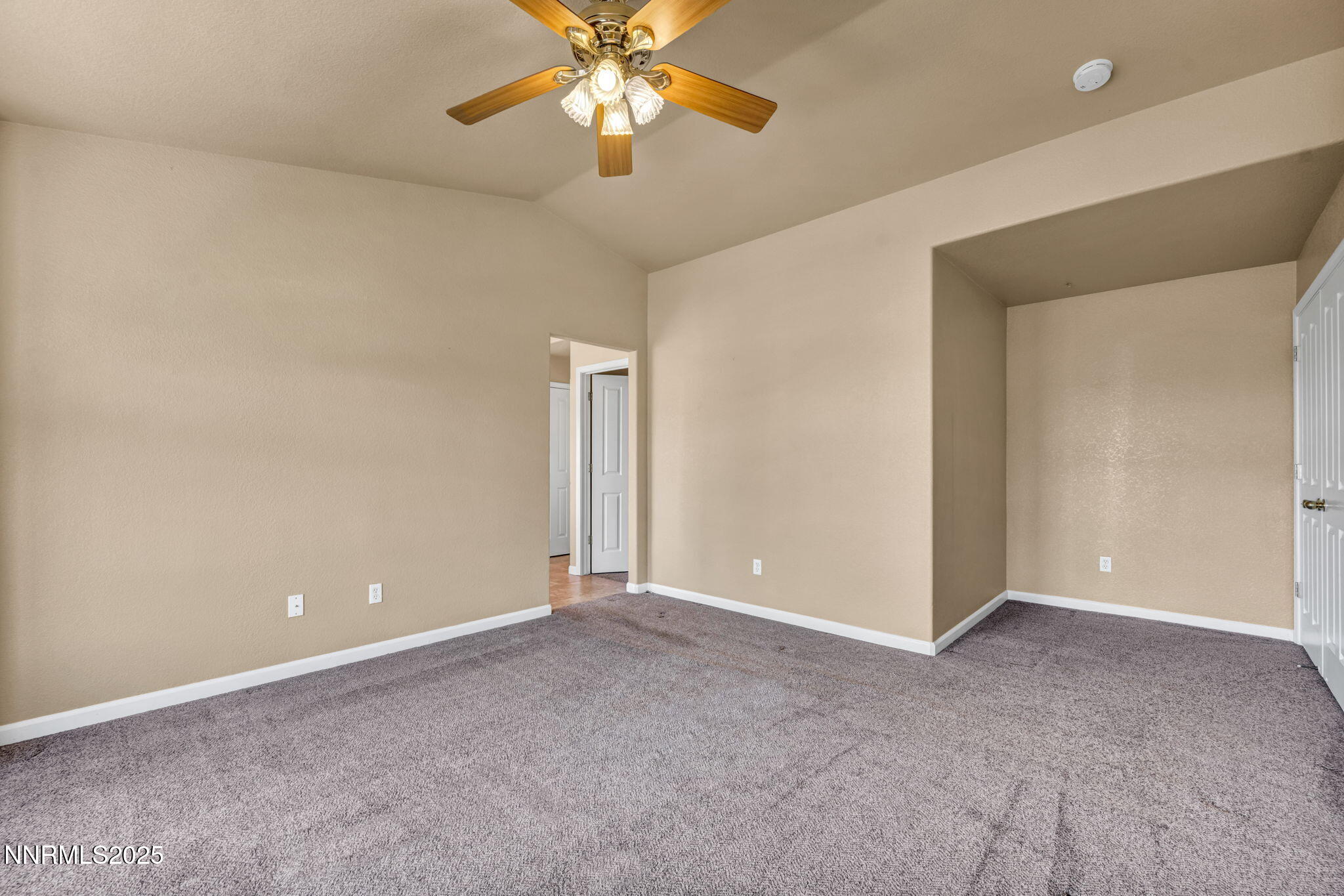 585 Sonora Pass Court Property Photo 34
