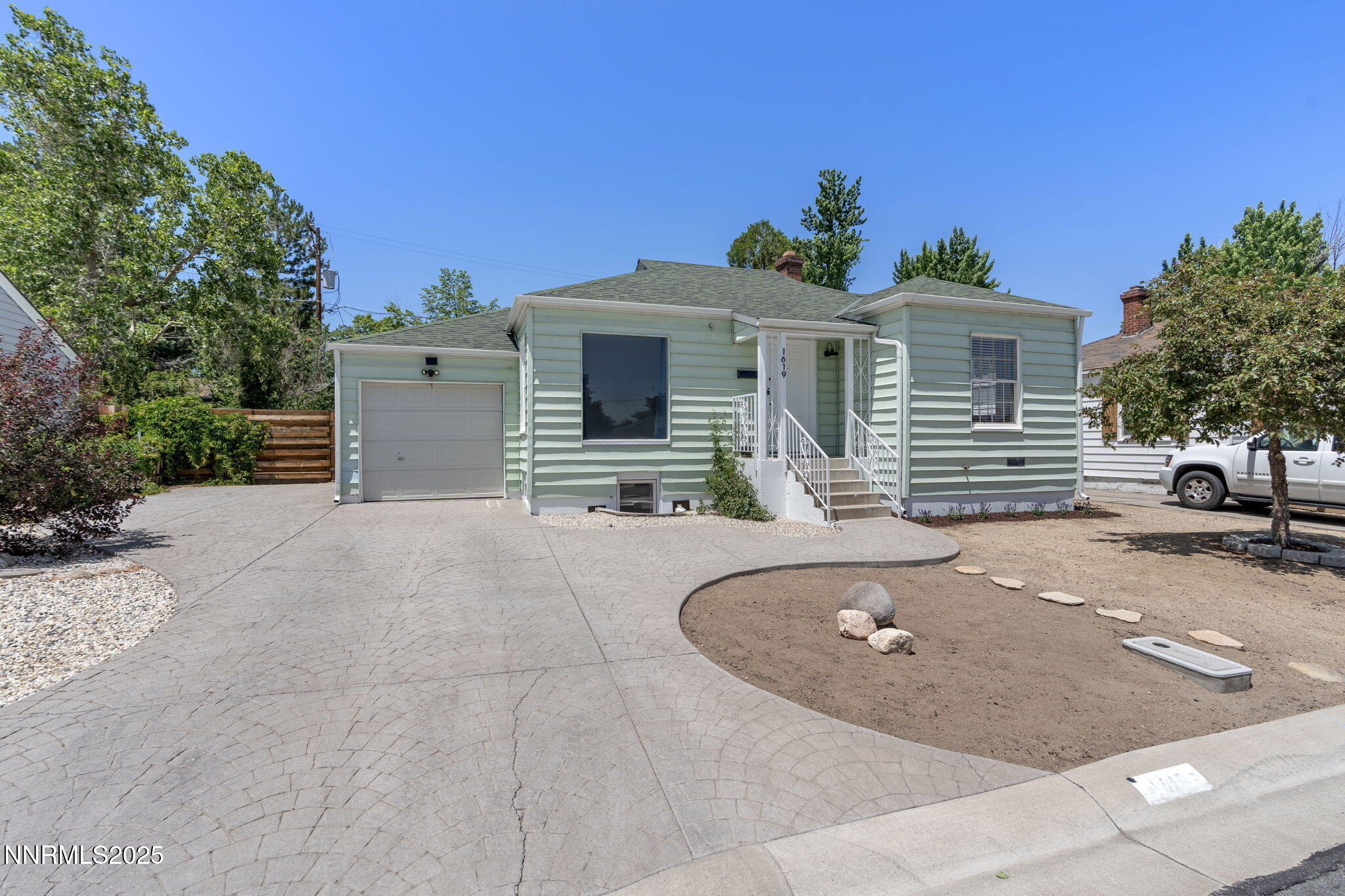 1619 Knox Avenue Property Photo 1